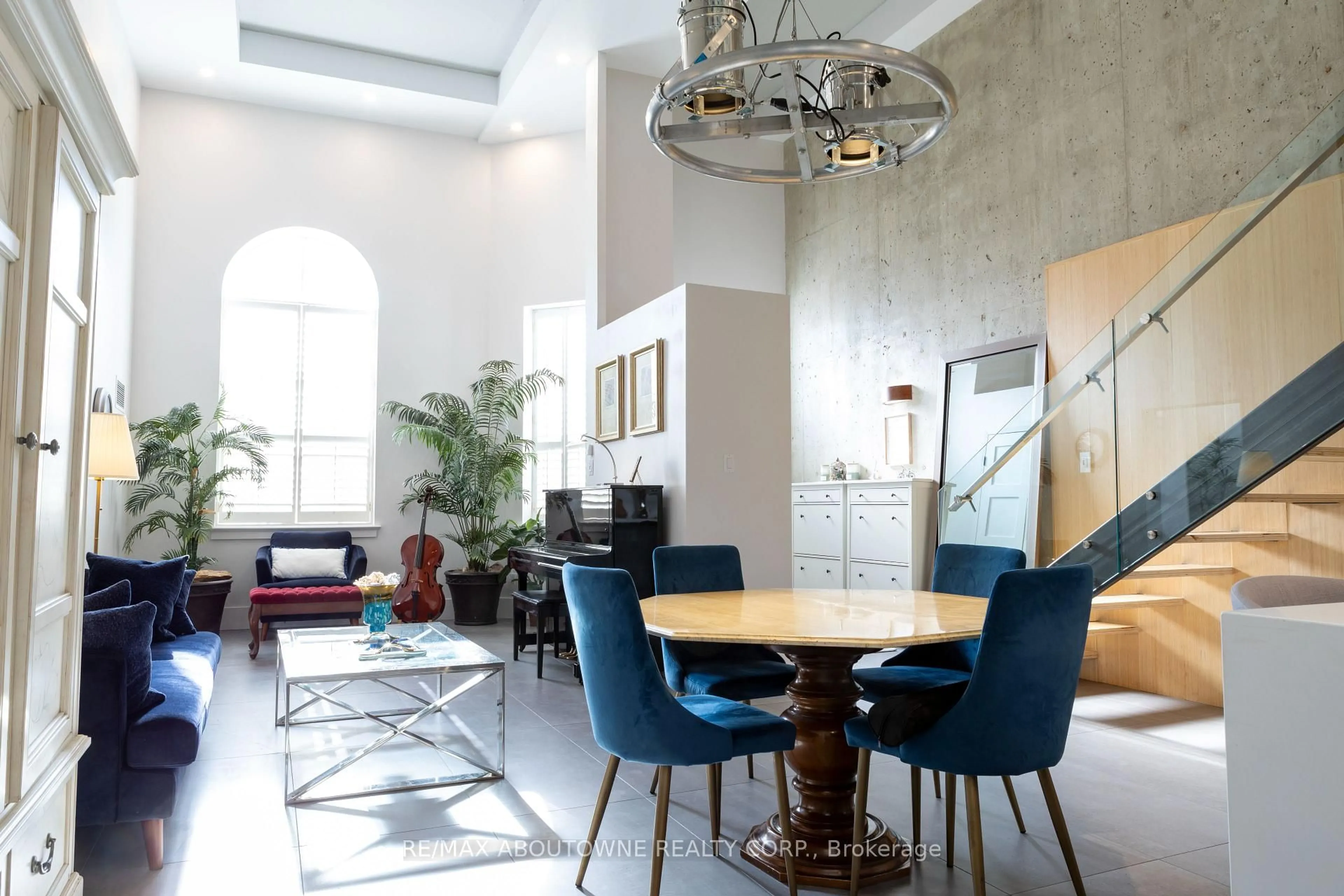 Dining room, unknown for 221 Robinson St #2, Oakville Ontario L6J 7N9