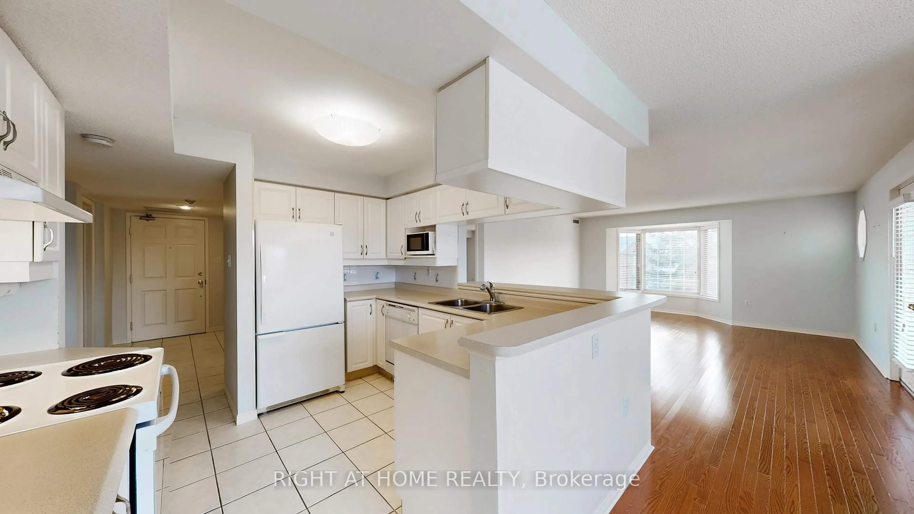 Standard kitchen, unknown for 216 Plains Road West Rd #D408, Burlington Ontario L7T 4K8