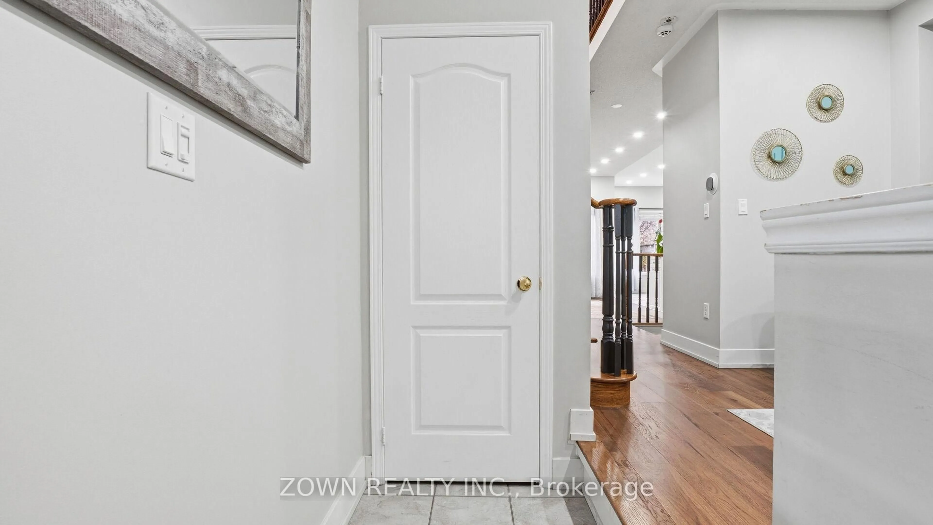 Indoor entryway for 3078 Lavenham Pl, Mississauga Ontario L5M 6K3