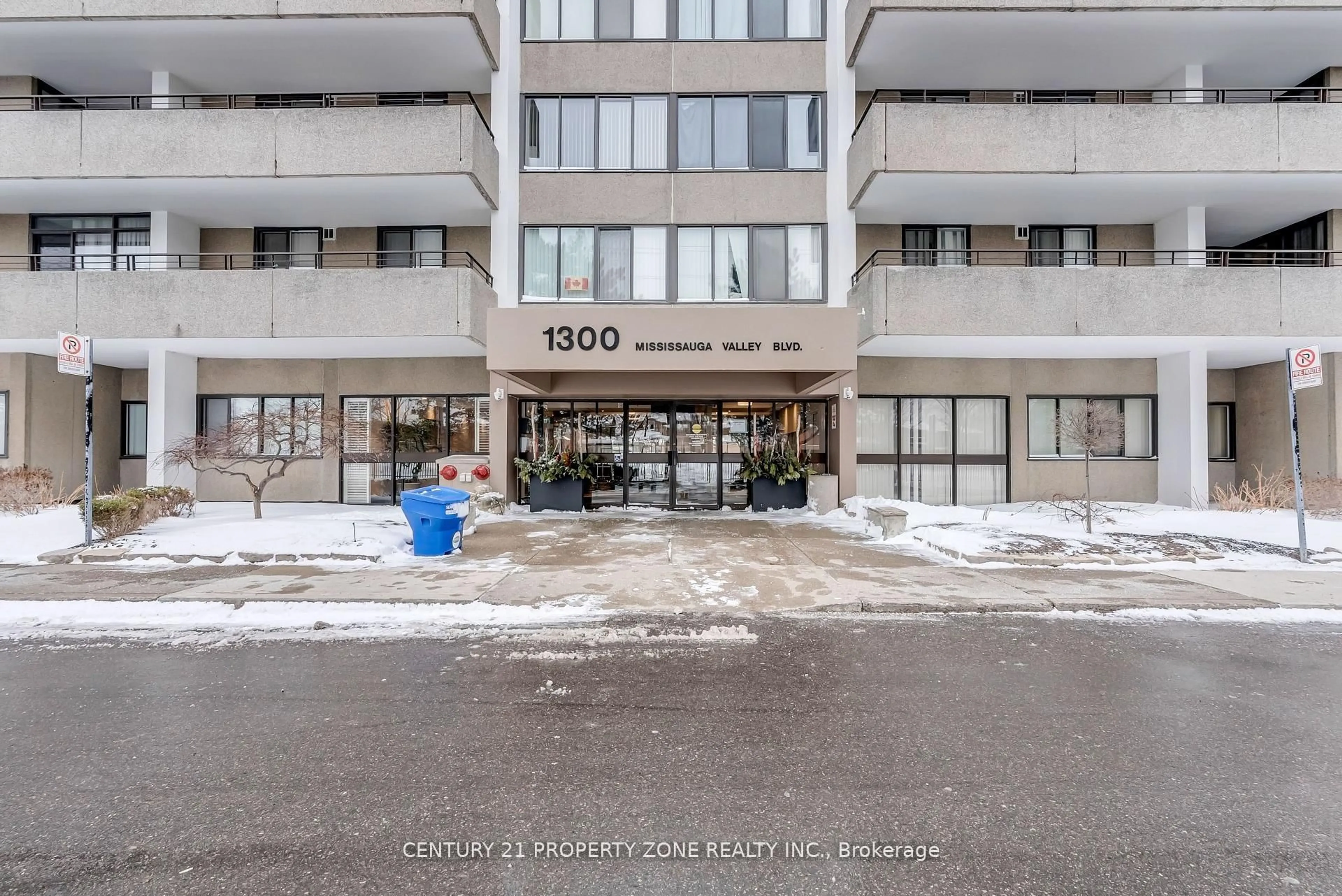 Indoor foyer for 1300 Mississauga Valley Blvd #1007, Mississauga Ontario L5A 3S8