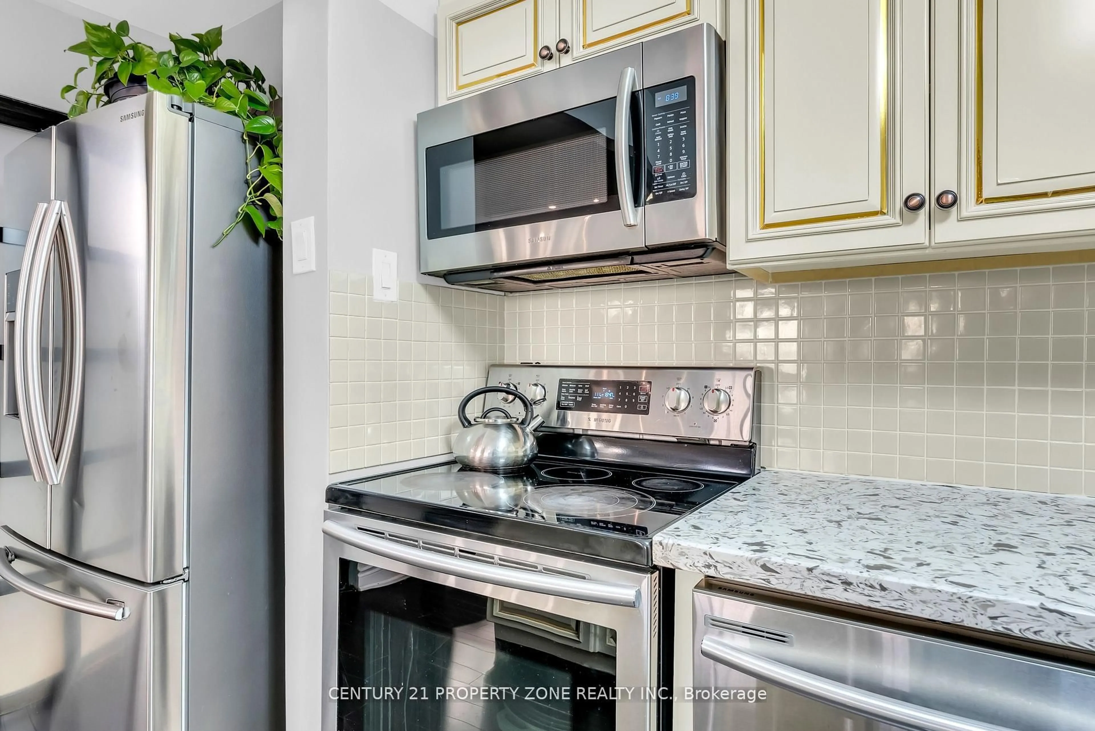 Standard kitchen, ceramic/tile floor for 1300 Mississauga Valley Blvd #1007, Mississauga Ontario L5A 3S8