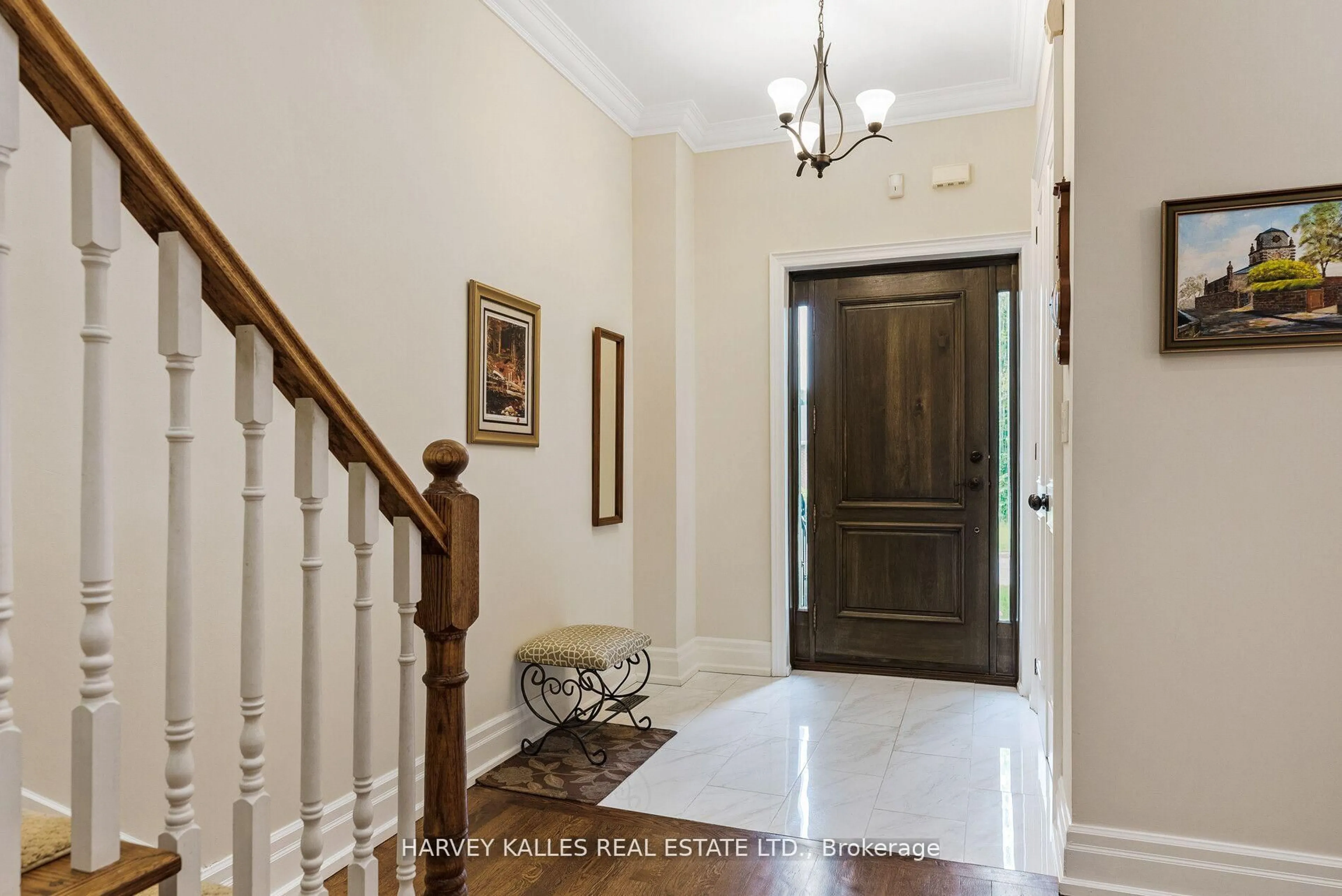 Indoor foyer for 12 Reid Manr, Toronto Ontario M8Y 2H7