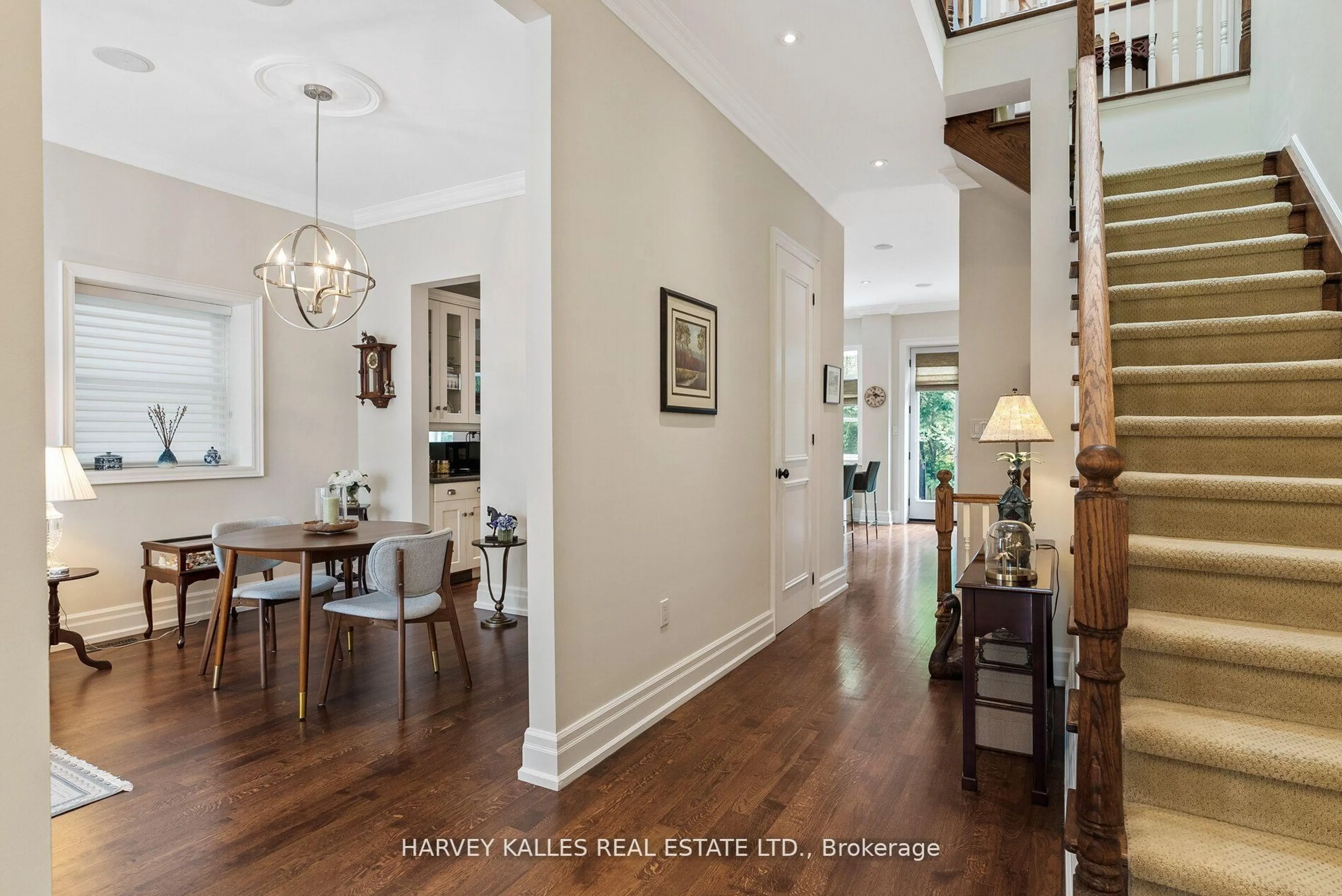 Indoor foyer for 12 Reid Manr, Toronto Ontario M8Y 2H7