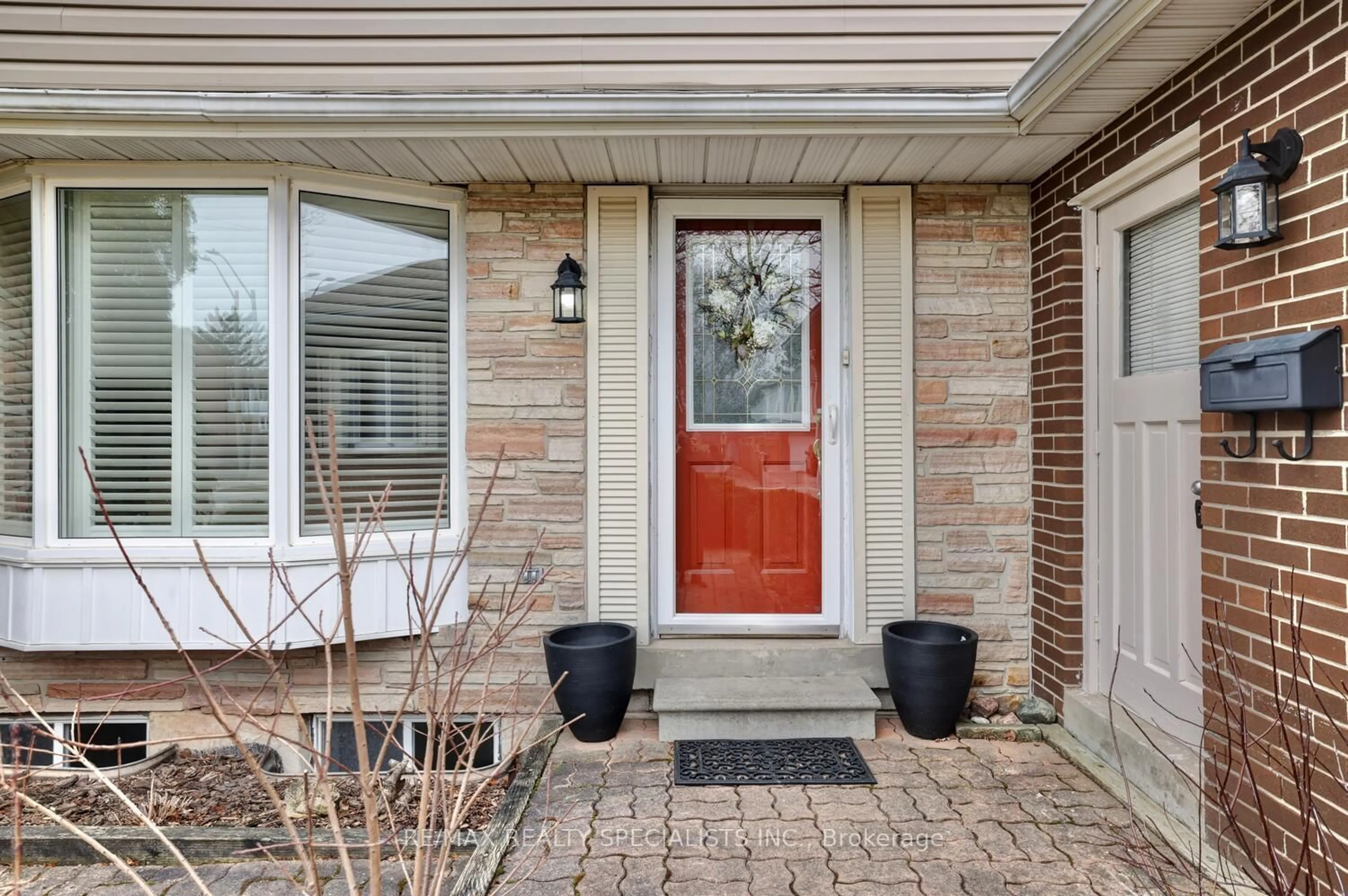 Unknown for 2474 Vineland Rd, Mississauga Ontario L5K 2A2