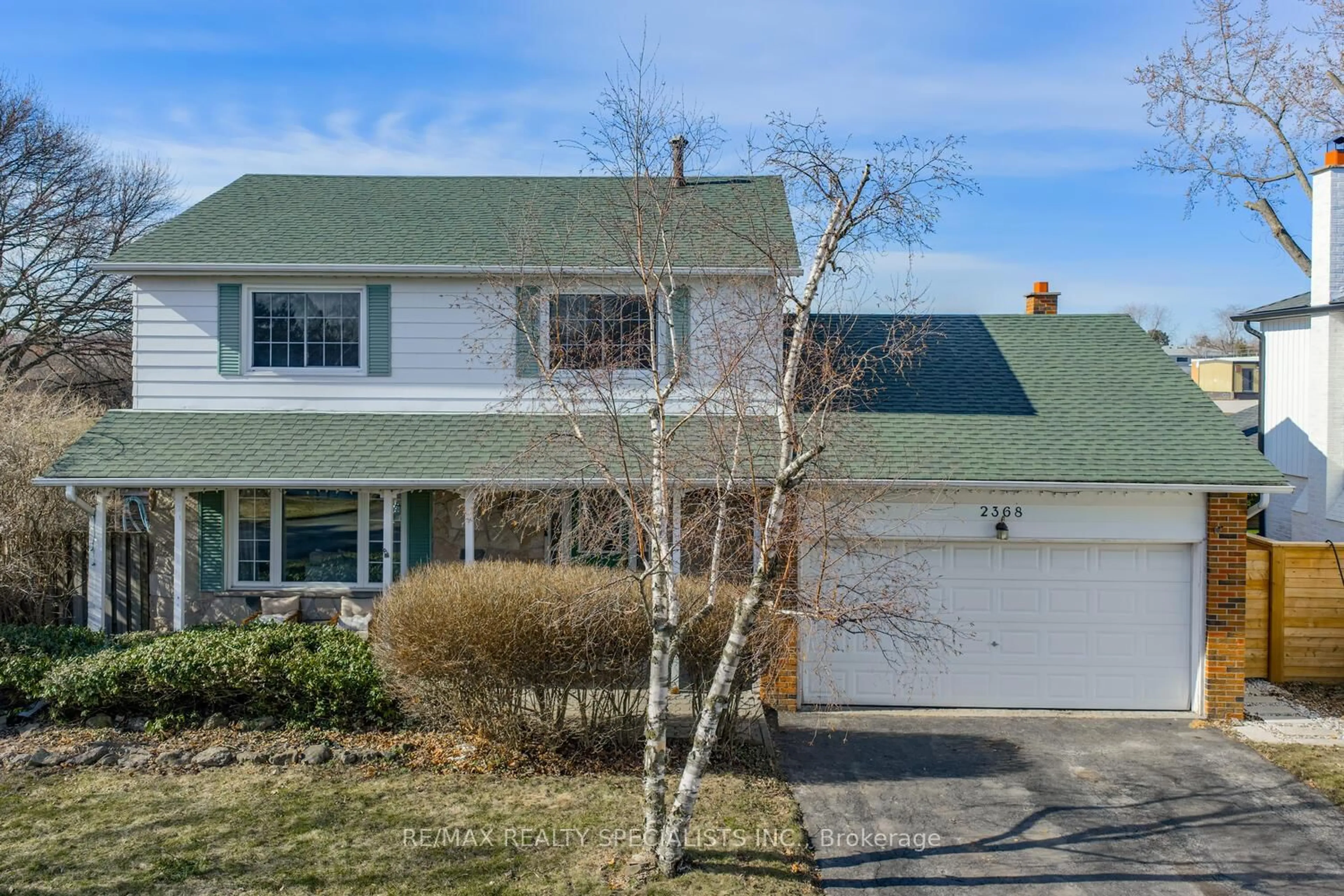 Home with vinyl exterior material, street for 2368 Pyramid Cres, Mississauga Ontario L5K 1C9