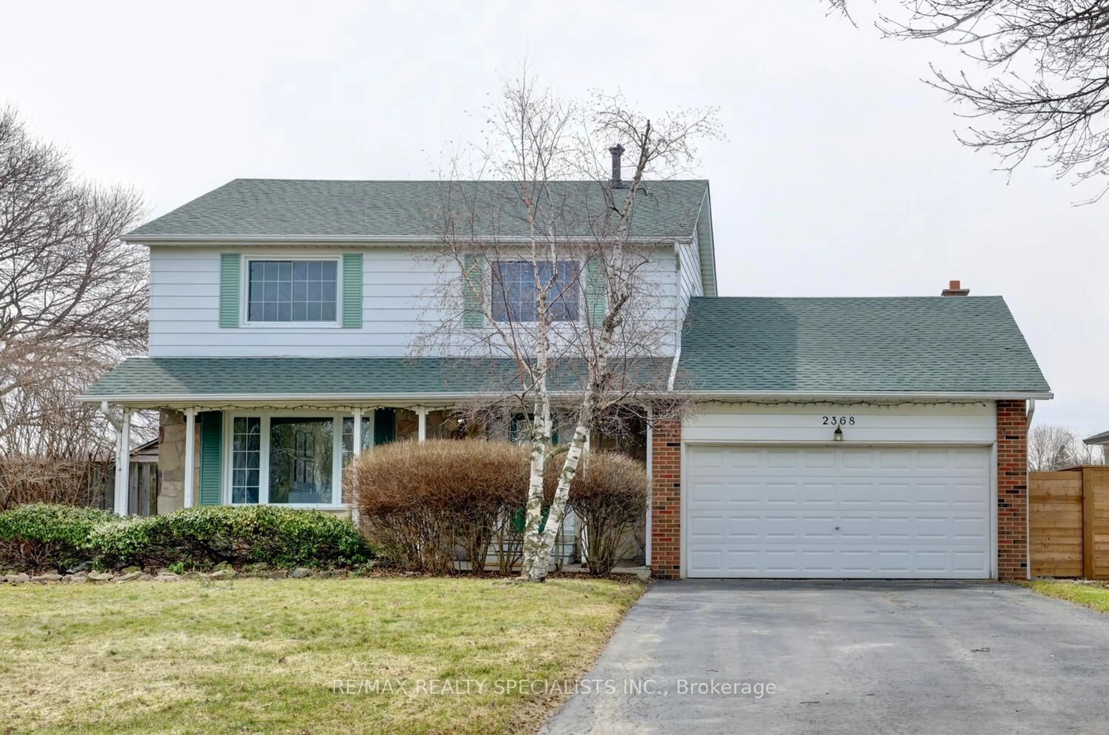 Home with vinyl exterior material, street for 2368 Pyramid Cres, Mississauga Ontario L5K 1C9