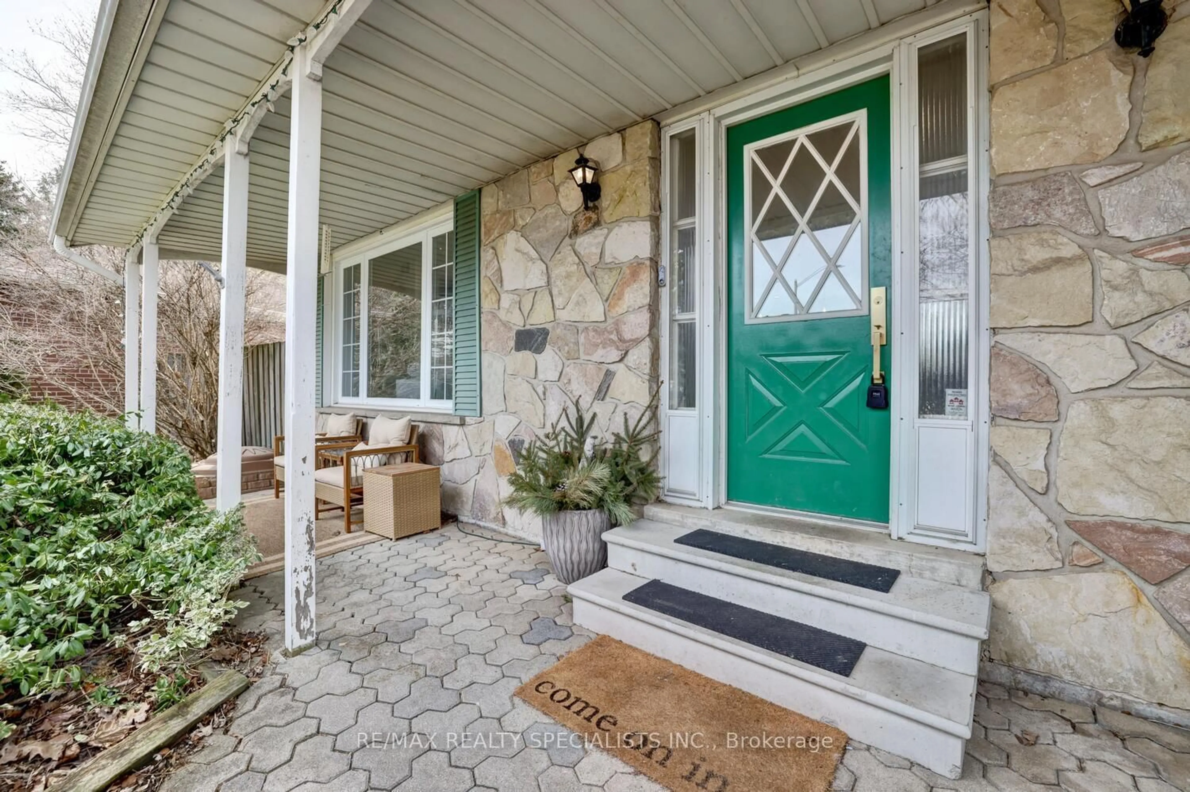 Indoor entryway for 2368 Pyramid Cres, Mississauga Ontario L5K 1C9