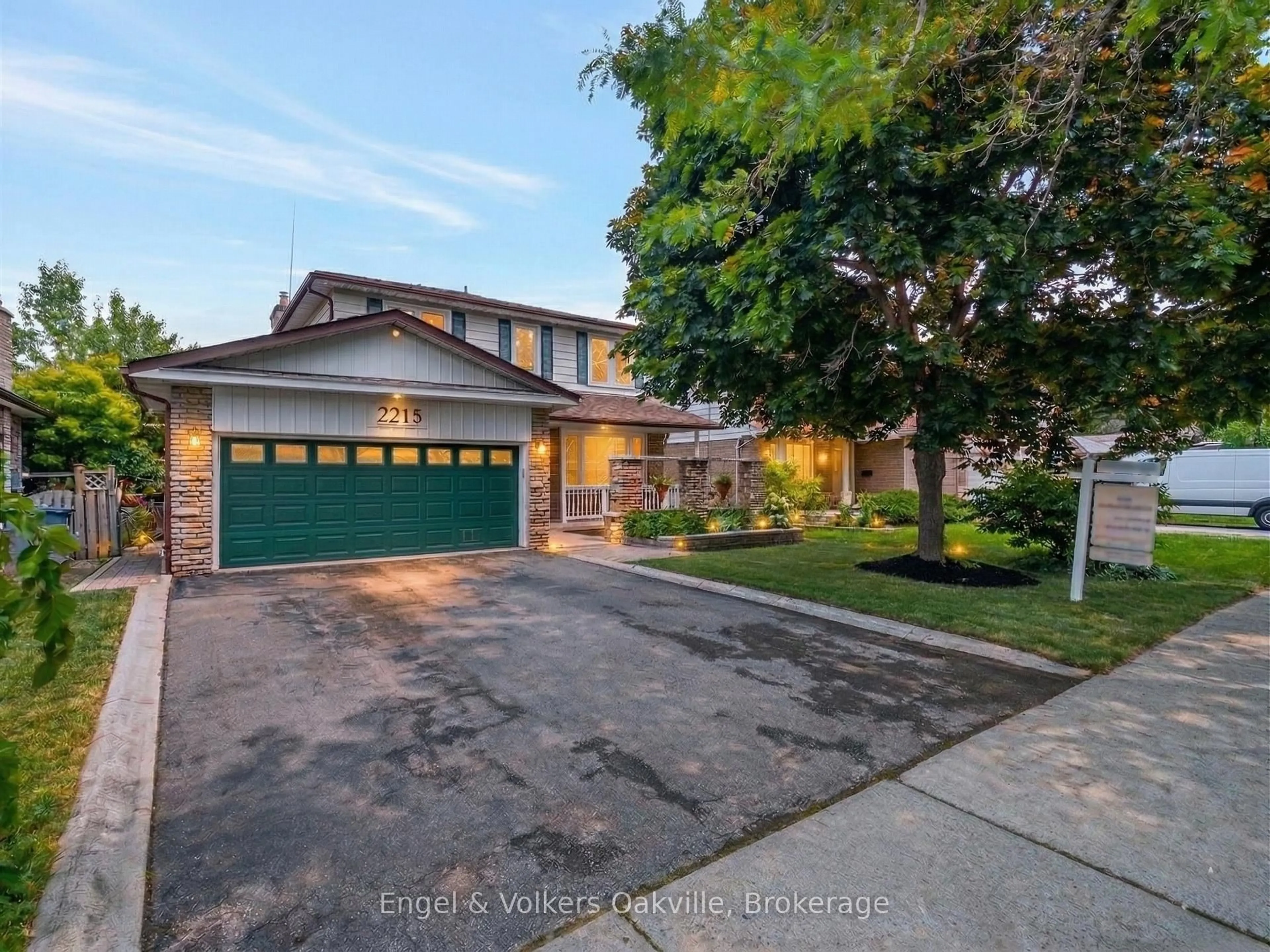 A pic from outside/outdoor area/front of a property/back of a property/a pic from drone, street for 2215 Springfield Crt, Mississauga Ontario L5K 1V3