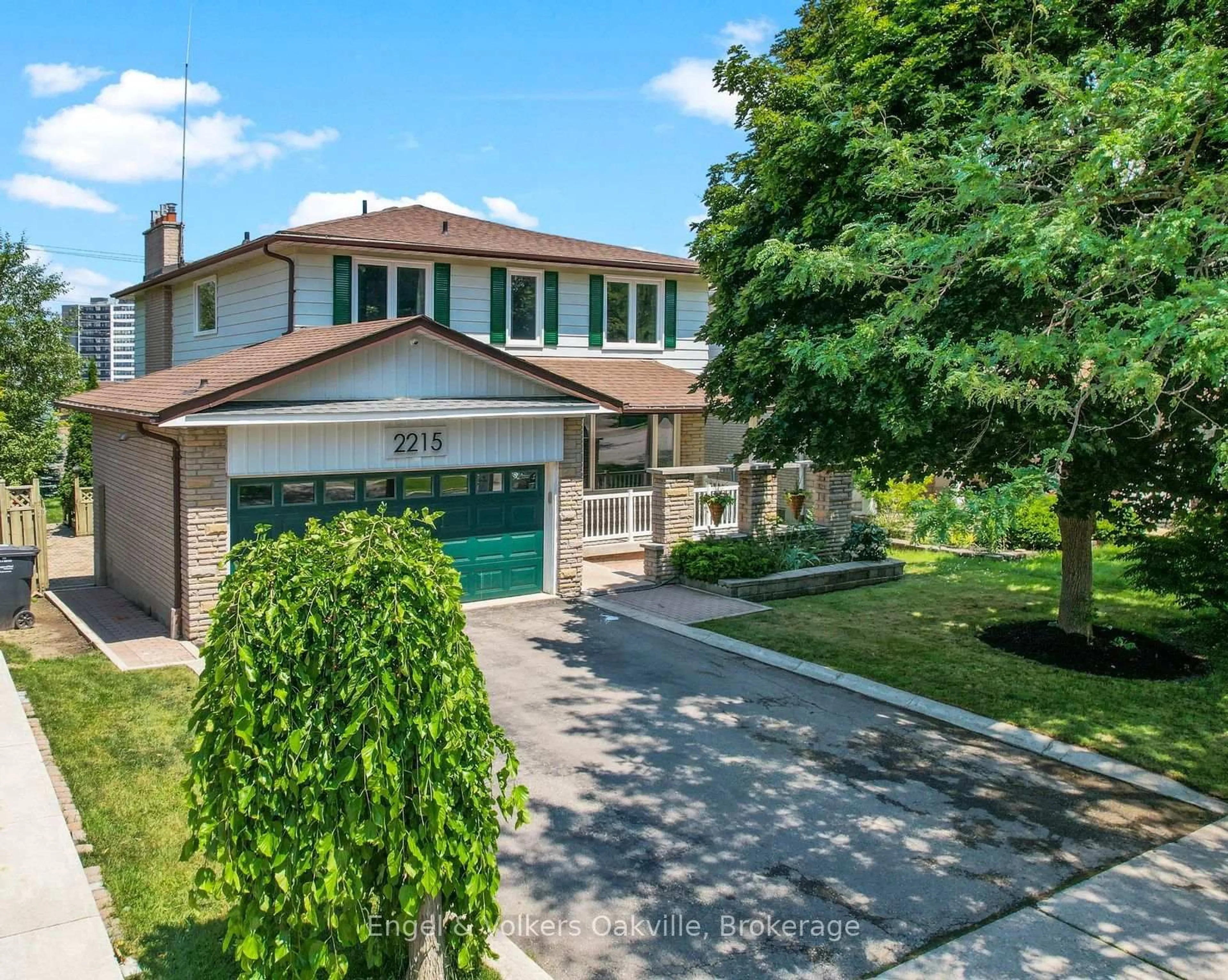 A pic from outside/outdoor area/front of a property/back of a property/a pic from drone, street for 2215 Springfield Crt, Mississauga Ontario L5K 1V3