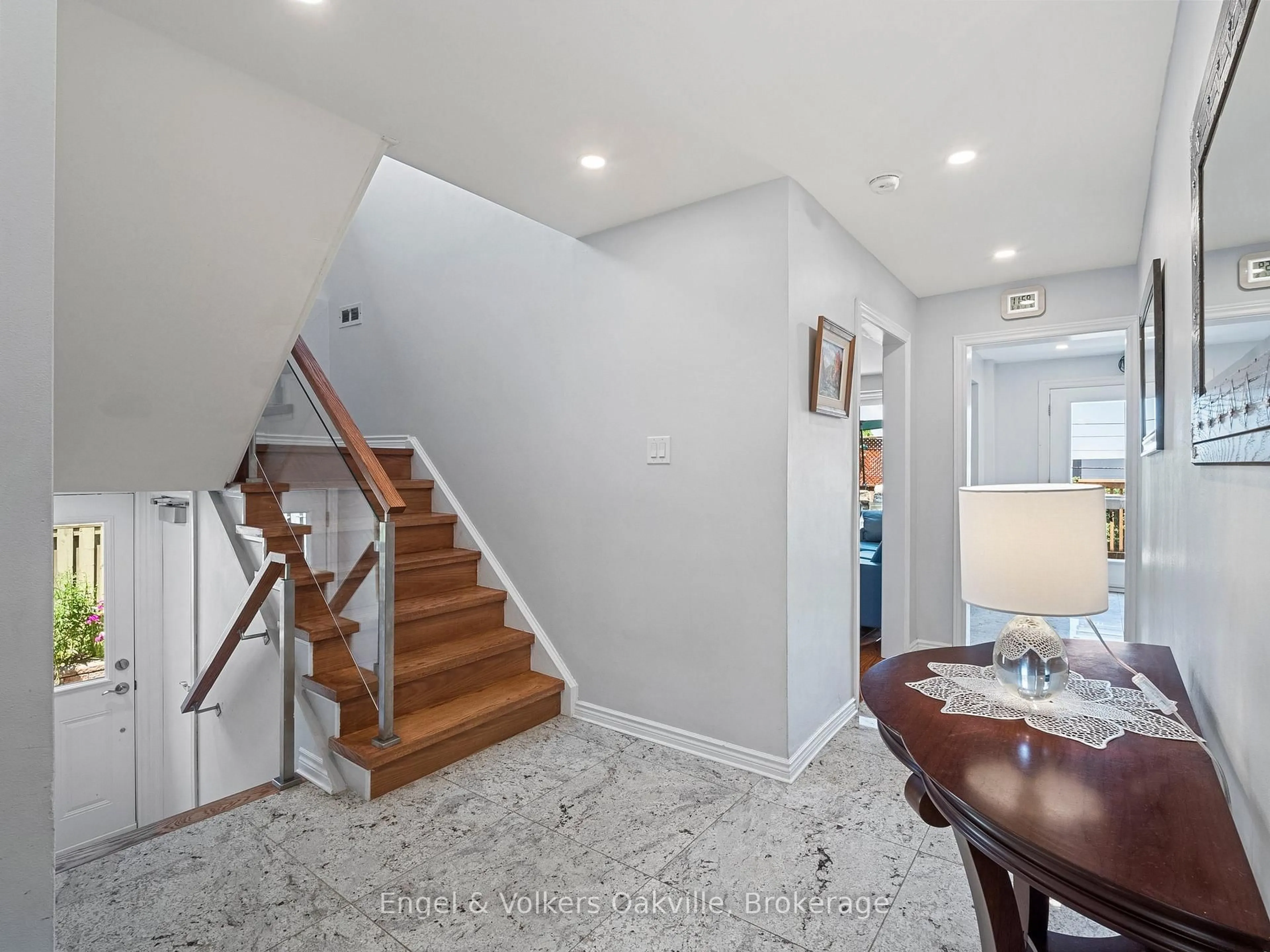 Unknown for 2215 Springfield Crt, Mississauga Ontario L5K 1V3