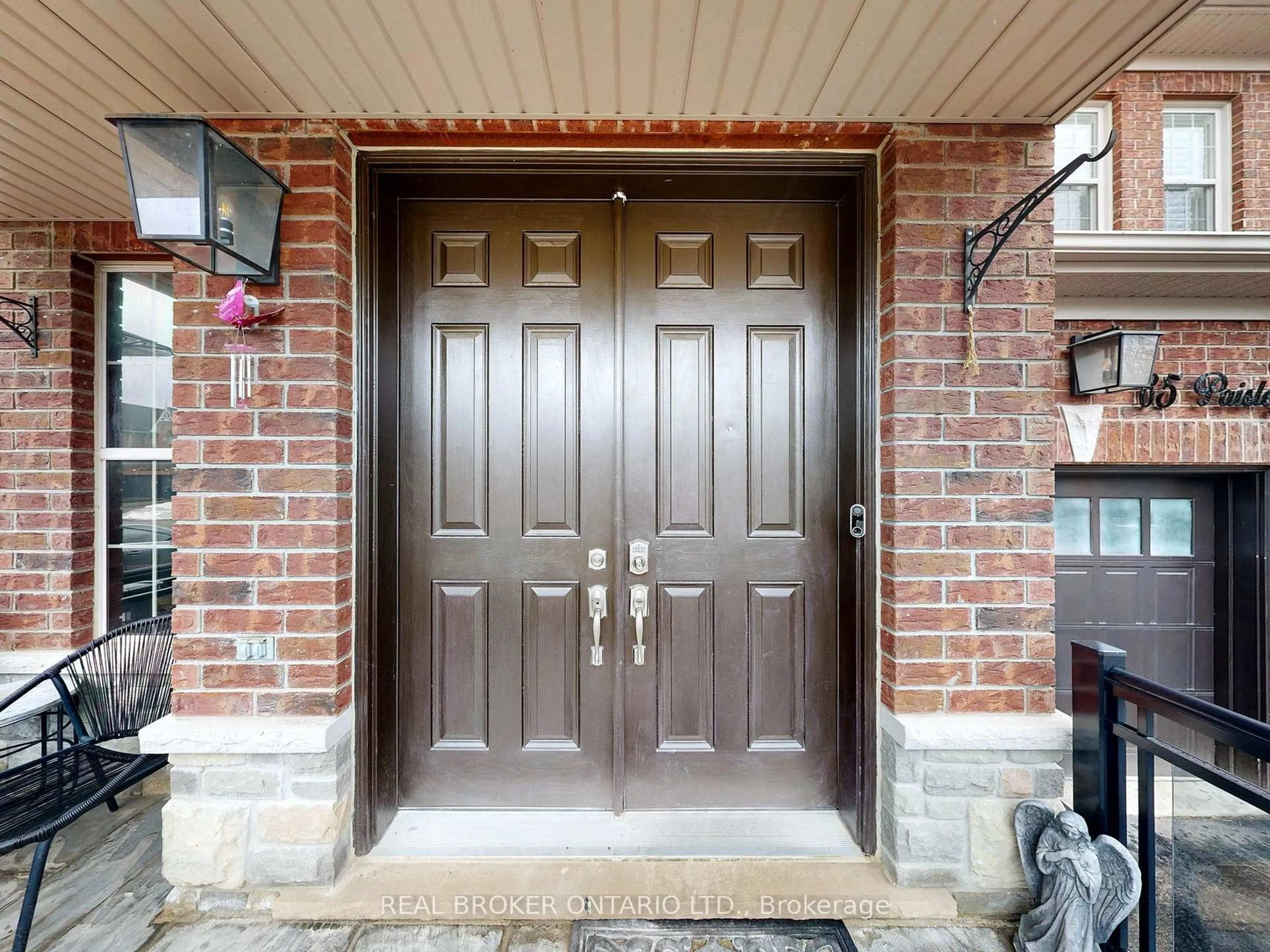 Indoor entryway for 65 Paisley Green Ave, Caledon Ontario L7C 3S1
