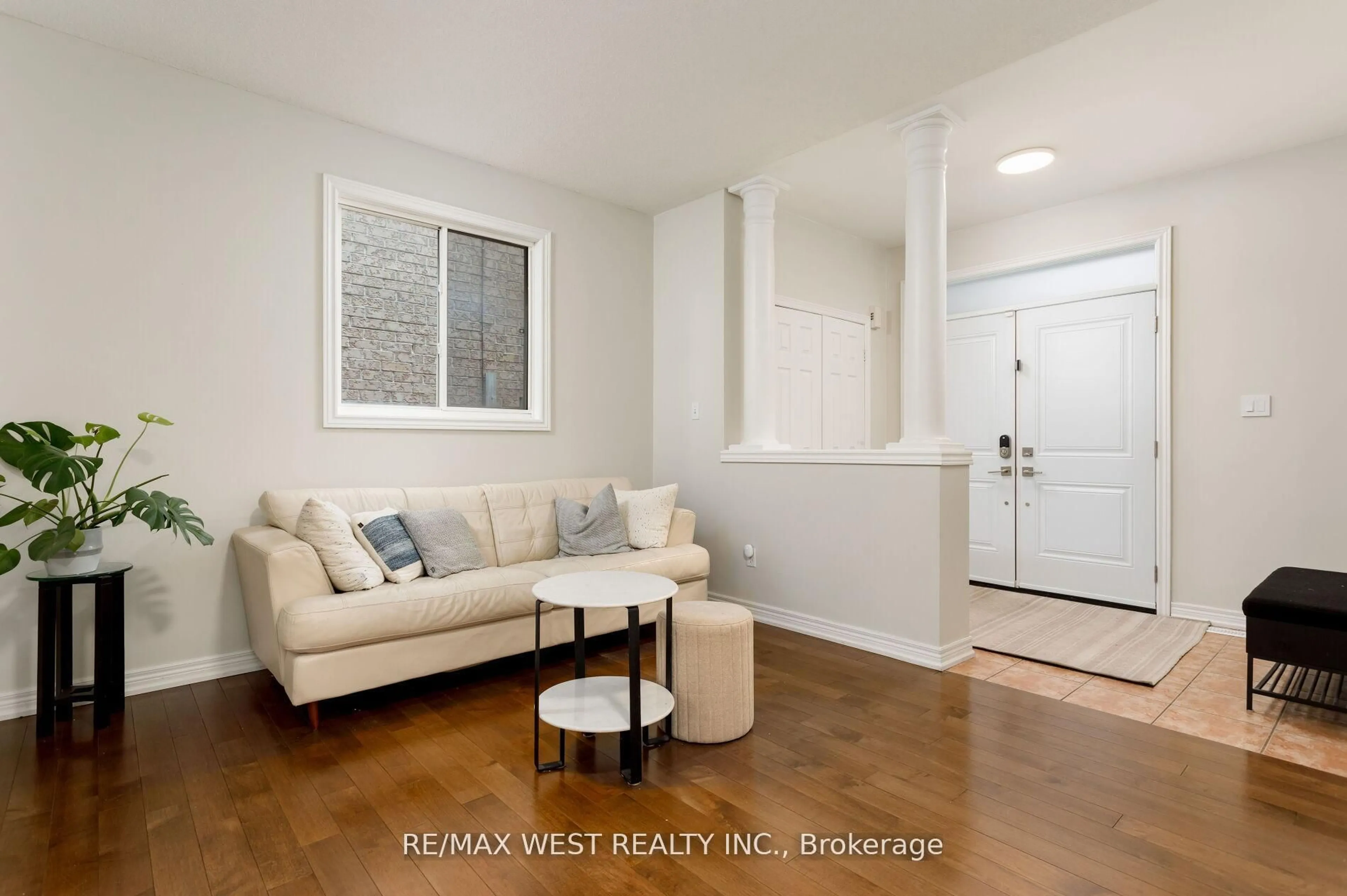 Indoor entryway for 2240 Osprey Lane, Oakville Ontario L6M 3Z8