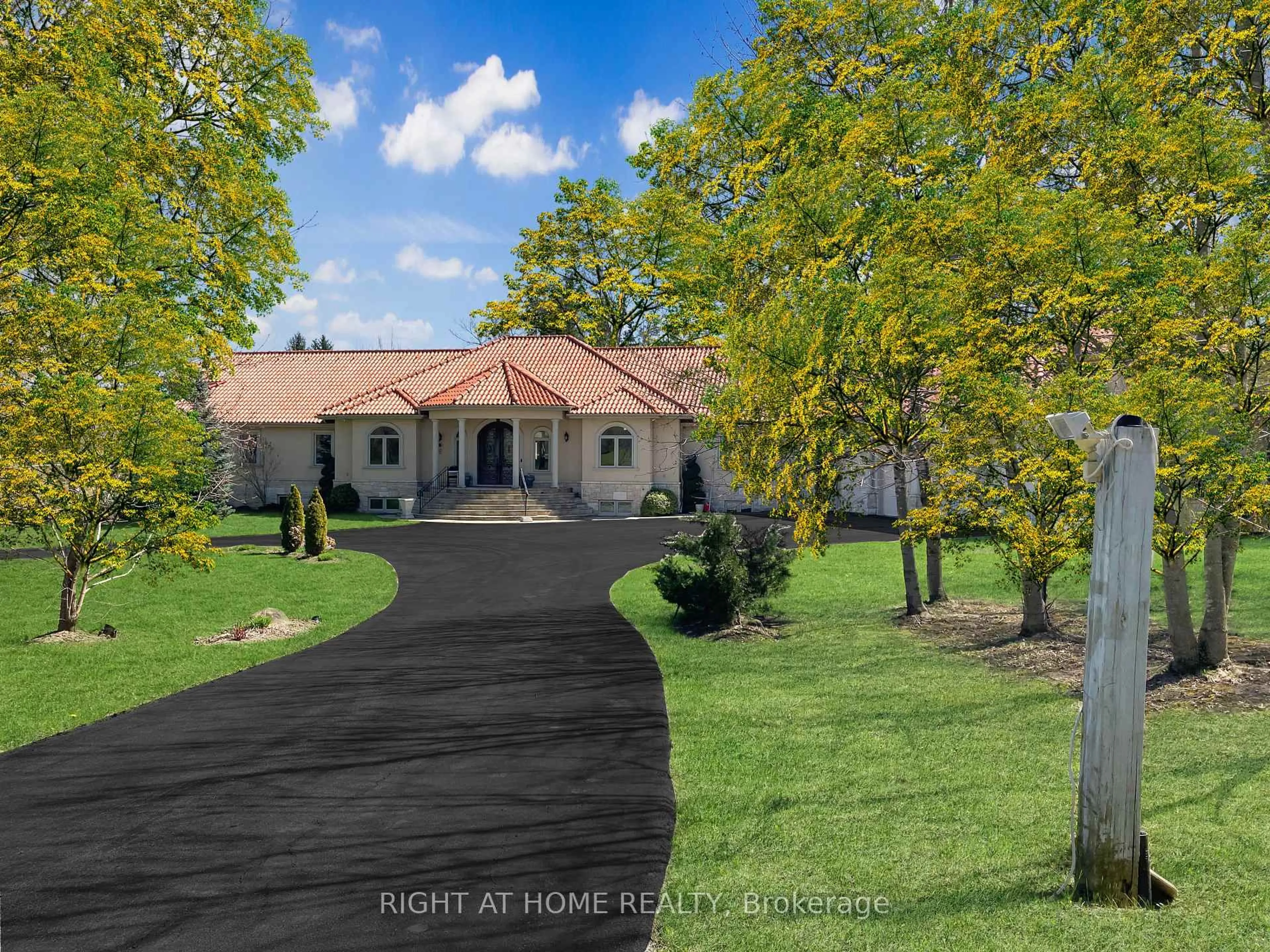 A pic from outside/outdoor area/front of a property/back of a property/a pic from drone, street for 16282 27 Side Rd, Halton Hills Ontario L0P 1N0