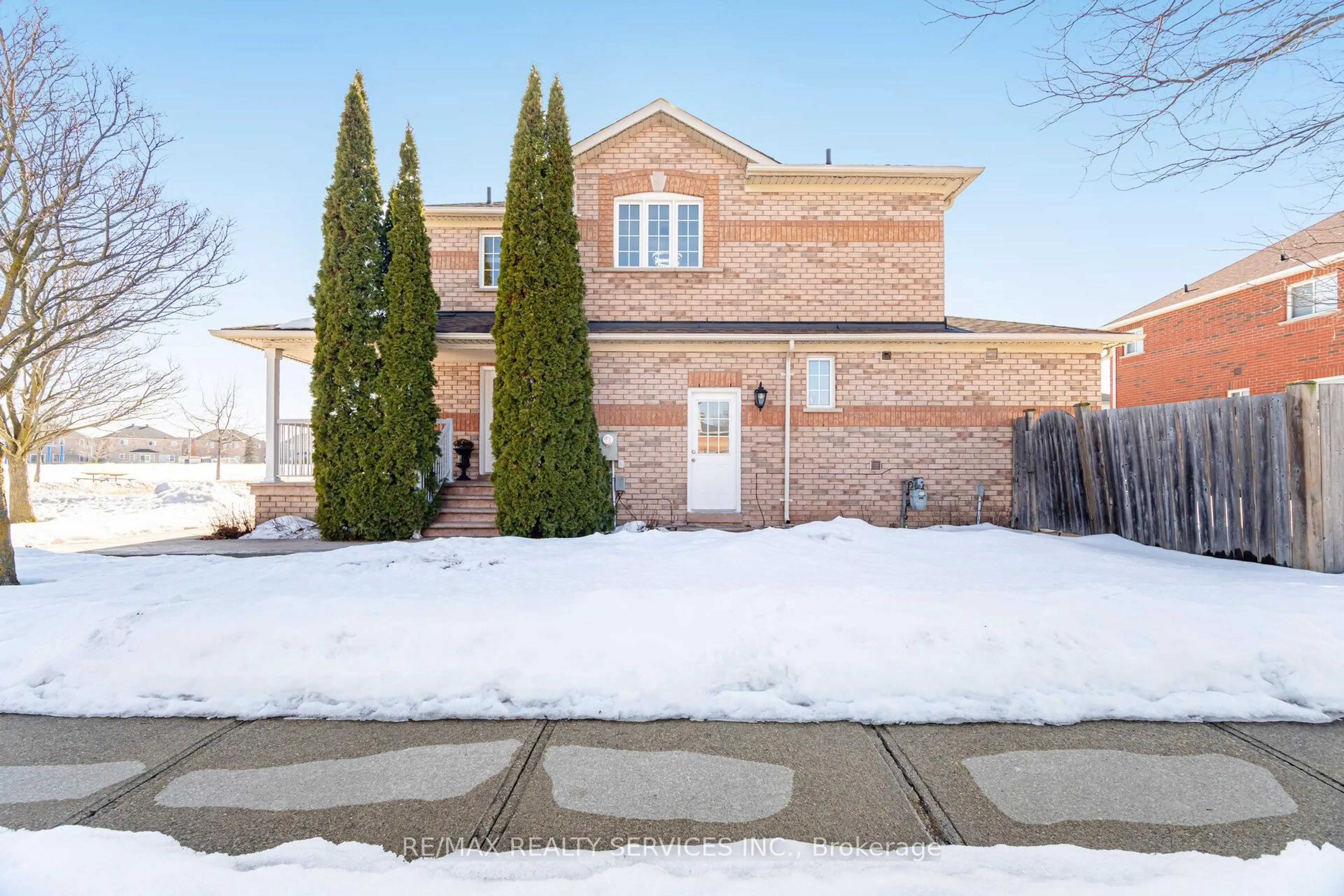 Home with brick exterior material, street for 28 GOLD PARK Pl, Brampton Ontario L7A 2E2