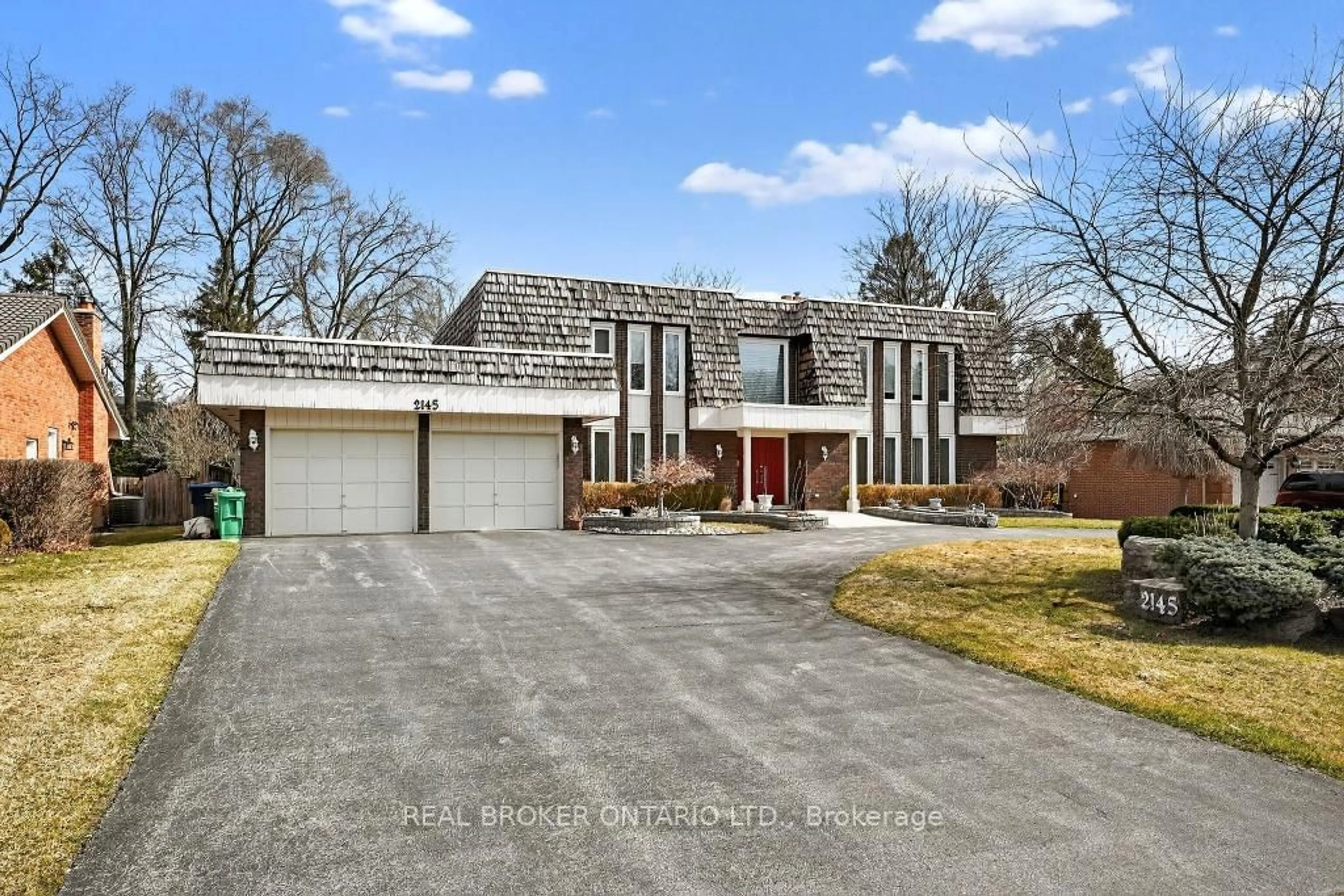 Home with brick exterior material, street for 2145 Oneida Cres, Mississauga Ontario L5C 1V7