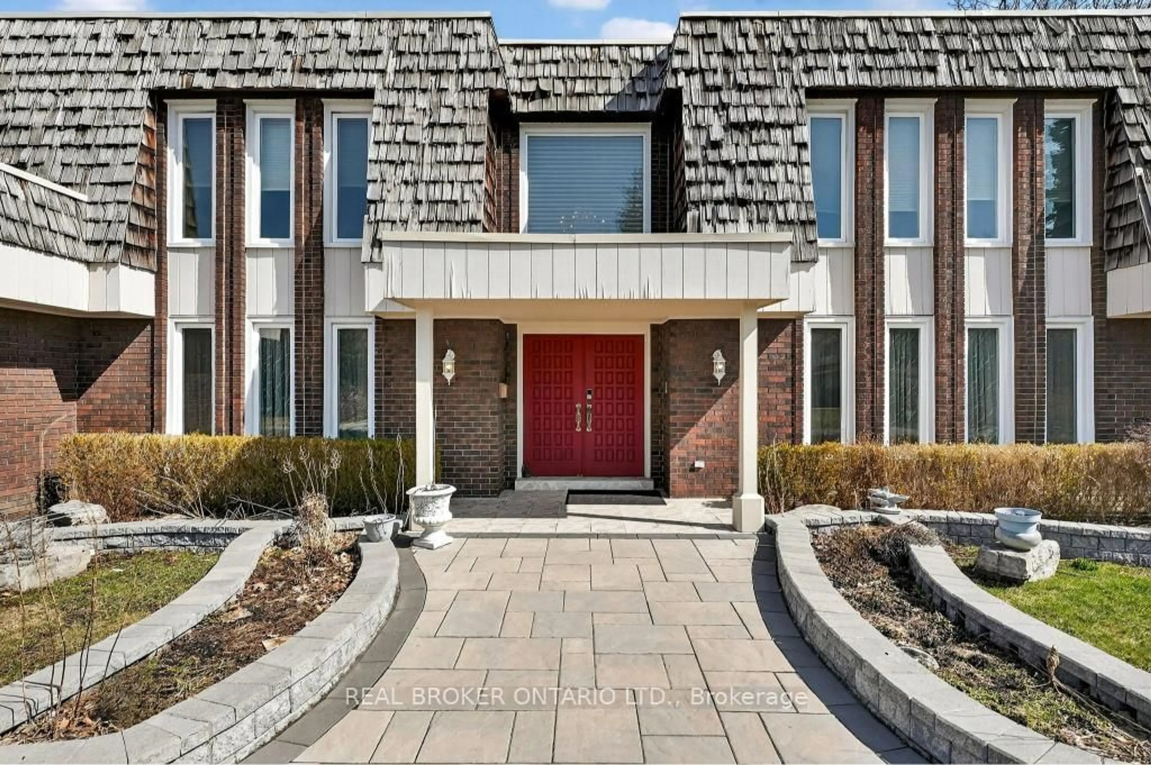Home with brick exterior material, street for 2145 Oneida Cres, Mississauga Ontario L5C 1V7