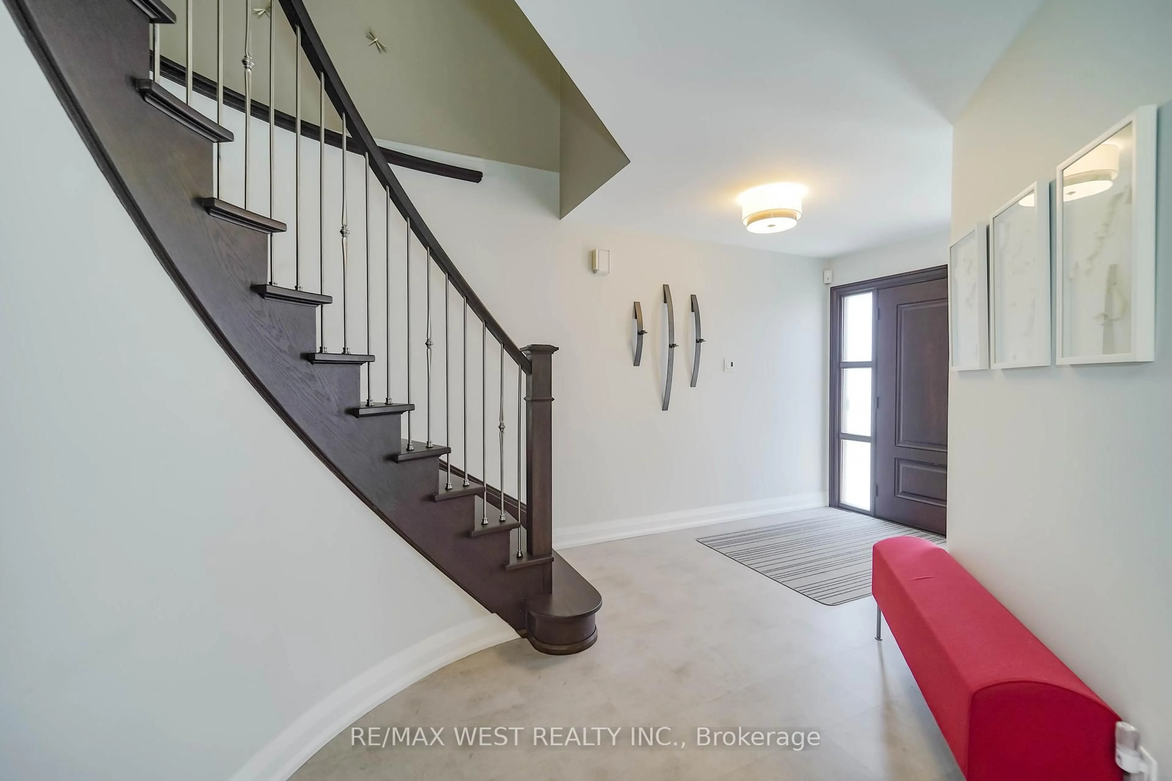 Indoor entryway for 1155 Giles Gate, Oakville Ontario L6M 2S3