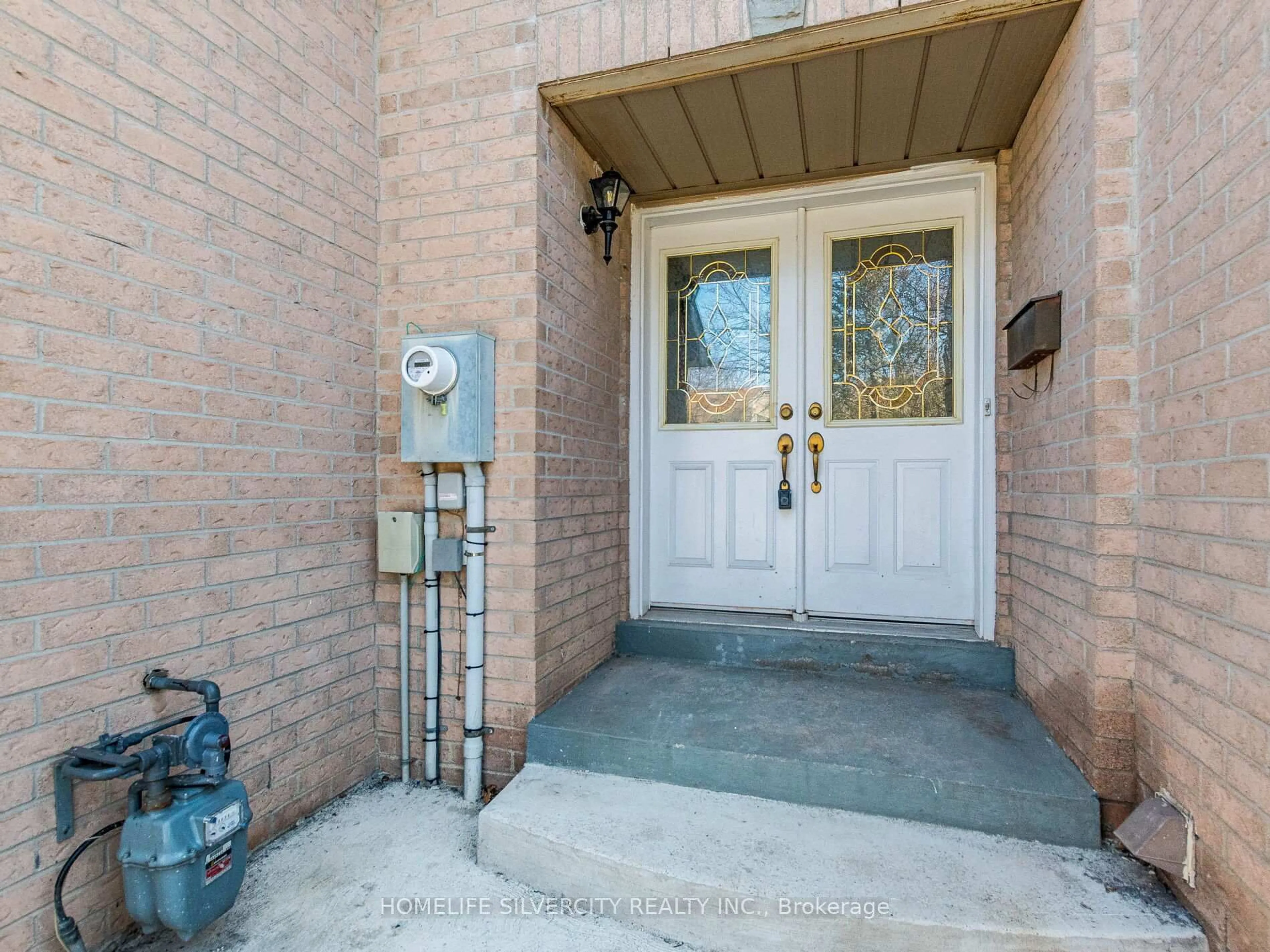 Indoor entryway for 110 Richwood Cres, Brampton Ontario L6X 4K7