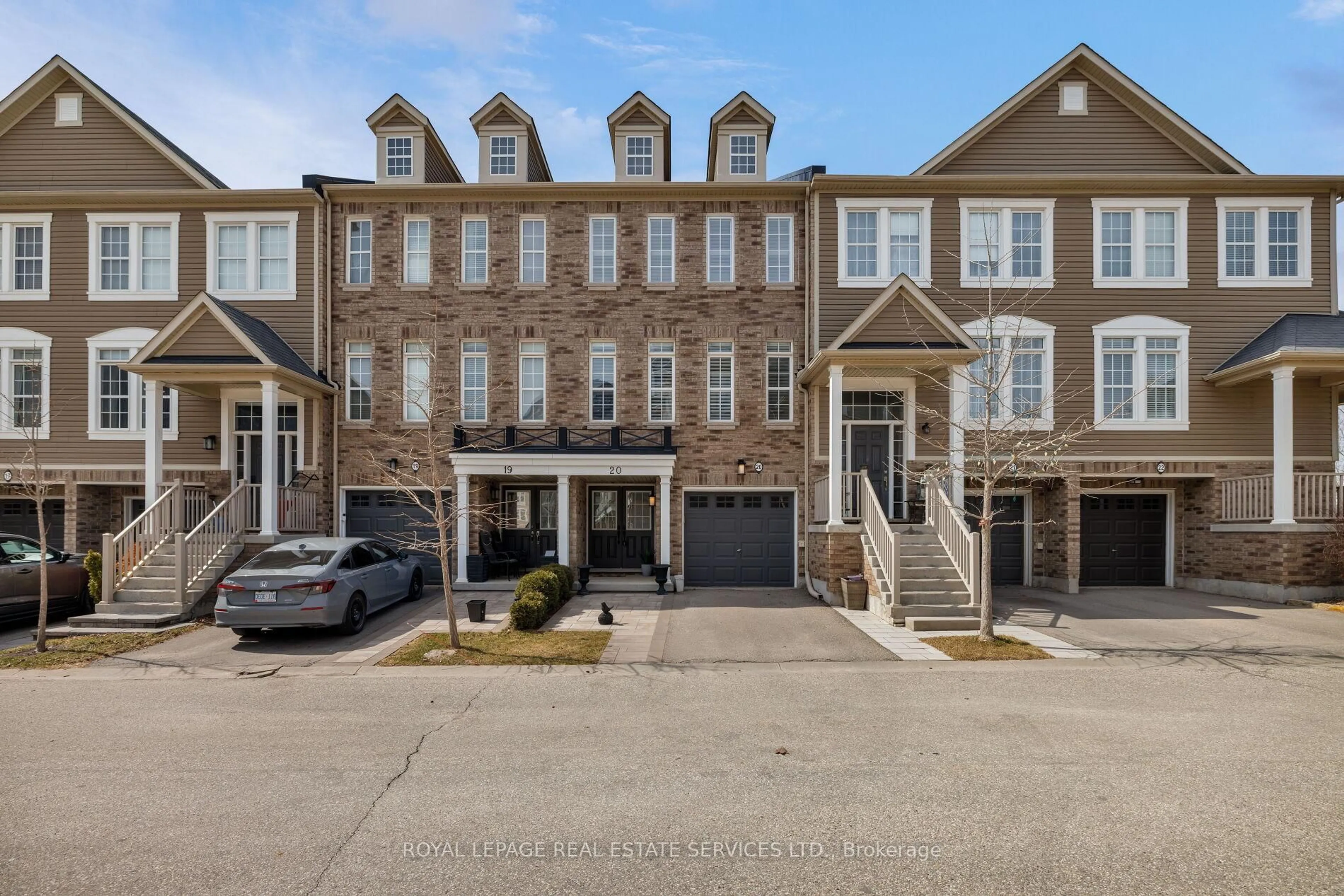 A pic from outside/outdoor area/front of a property/back of a property/a pic from drone, street for 4823 Thomas Alton Blvd #20, Burlington Ontario L7M 0V2