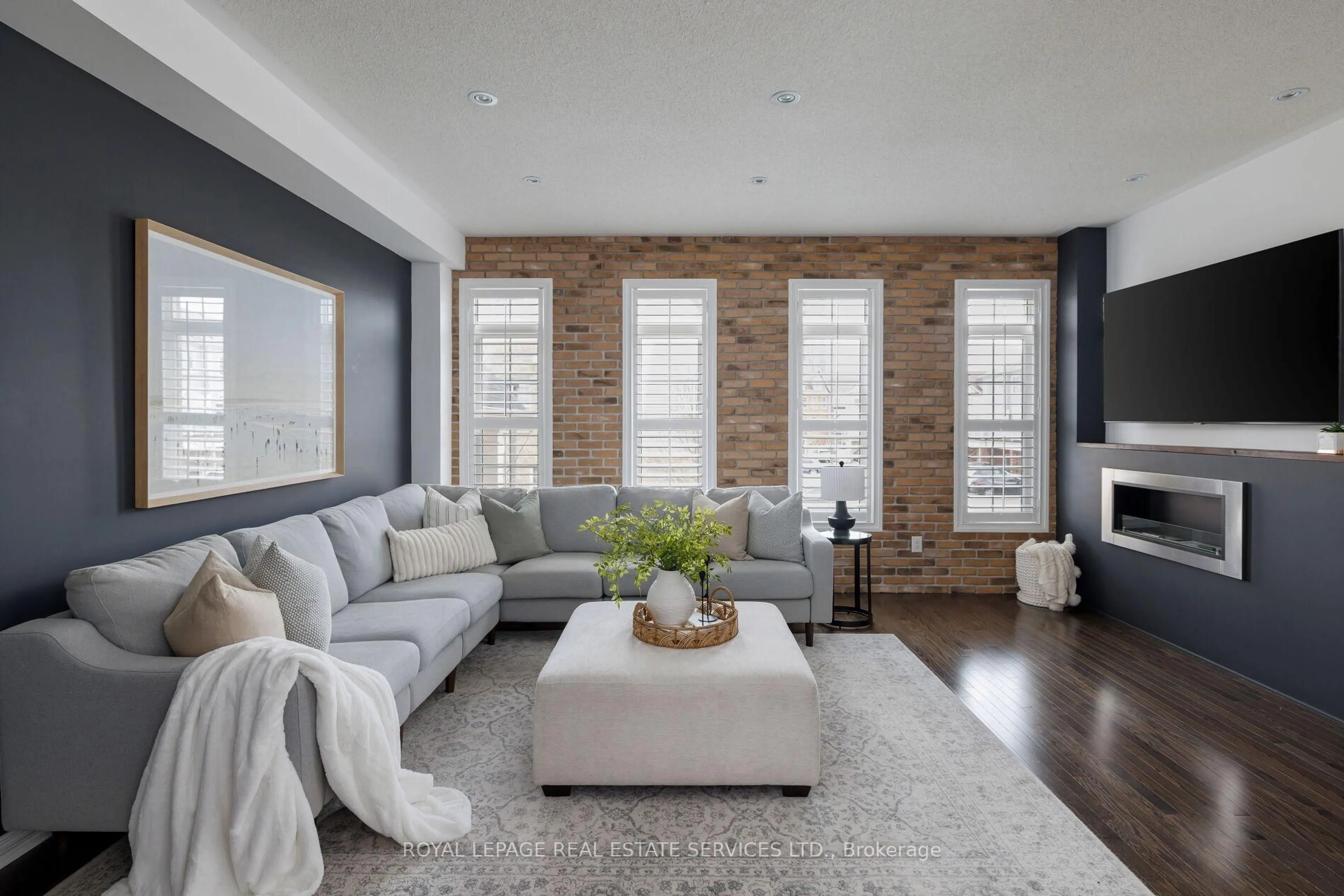 Living room with furniture, unknown for 4823 Thomas Alton Blvd #20, Burlington Ontario L7M 0V2