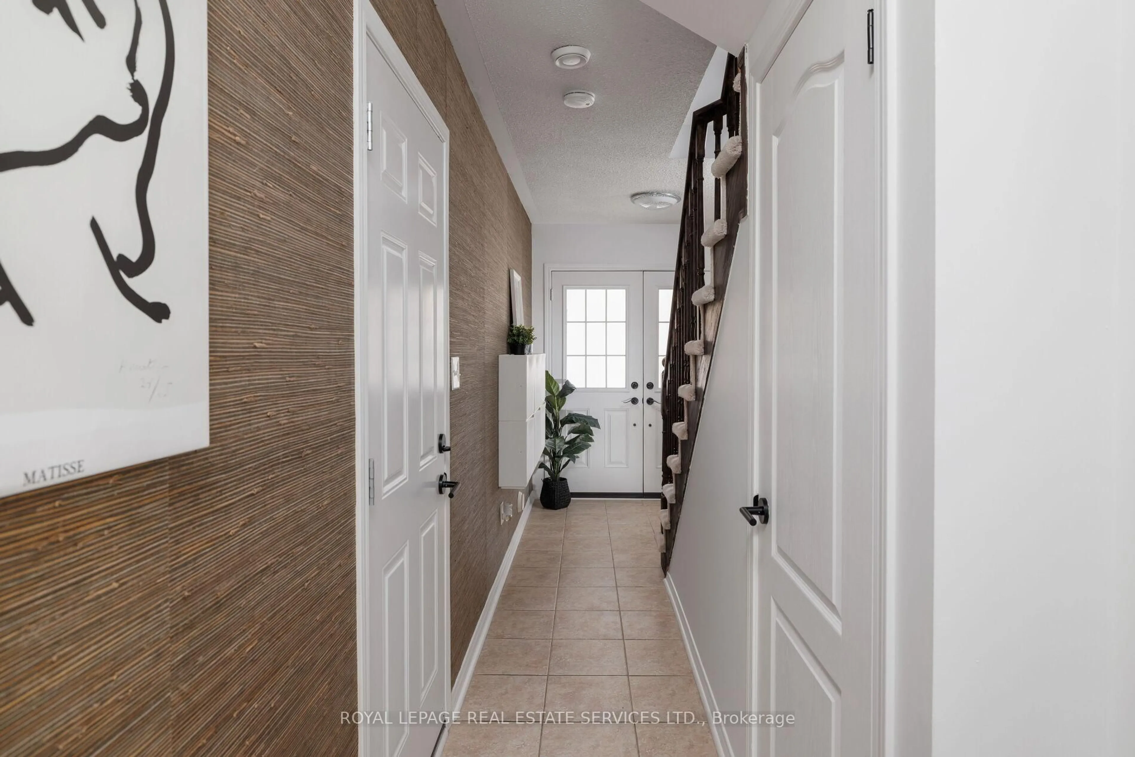 Indoor entryway for 4823 Thomas Alton Blvd #20, Burlington Ontario L7M 0V2