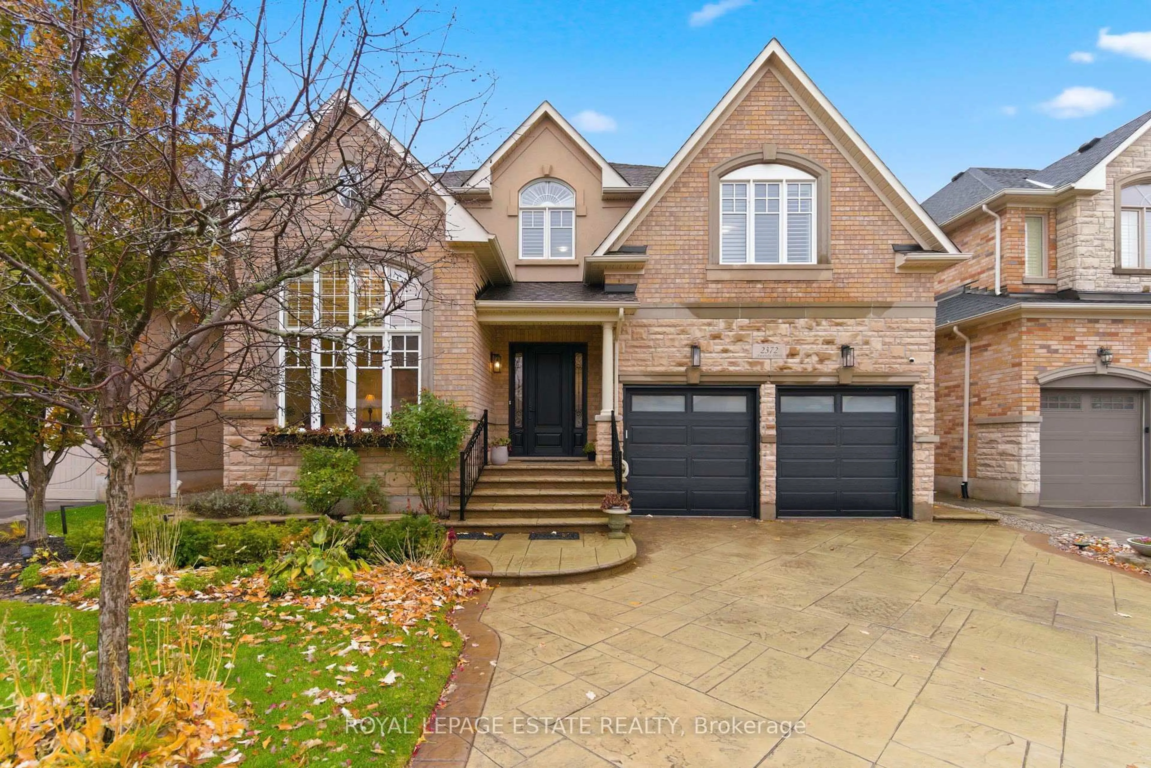 Home with brick exterior material, street for 2372 Awenda Dr, Oakville Ontario L6H 7P7