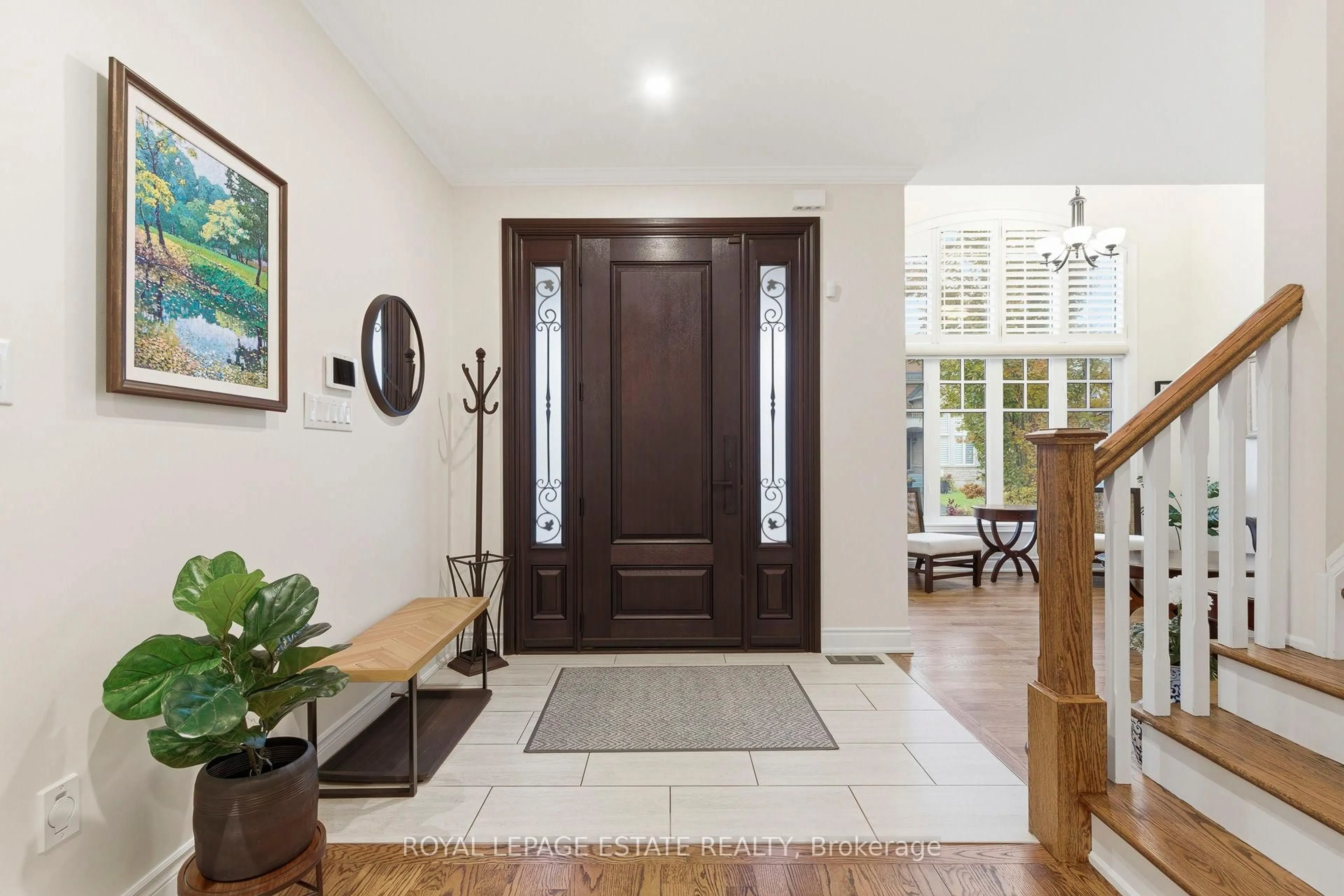 Indoor entryway for 2372 Awenda Dr, Oakville Ontario L6H 7P7