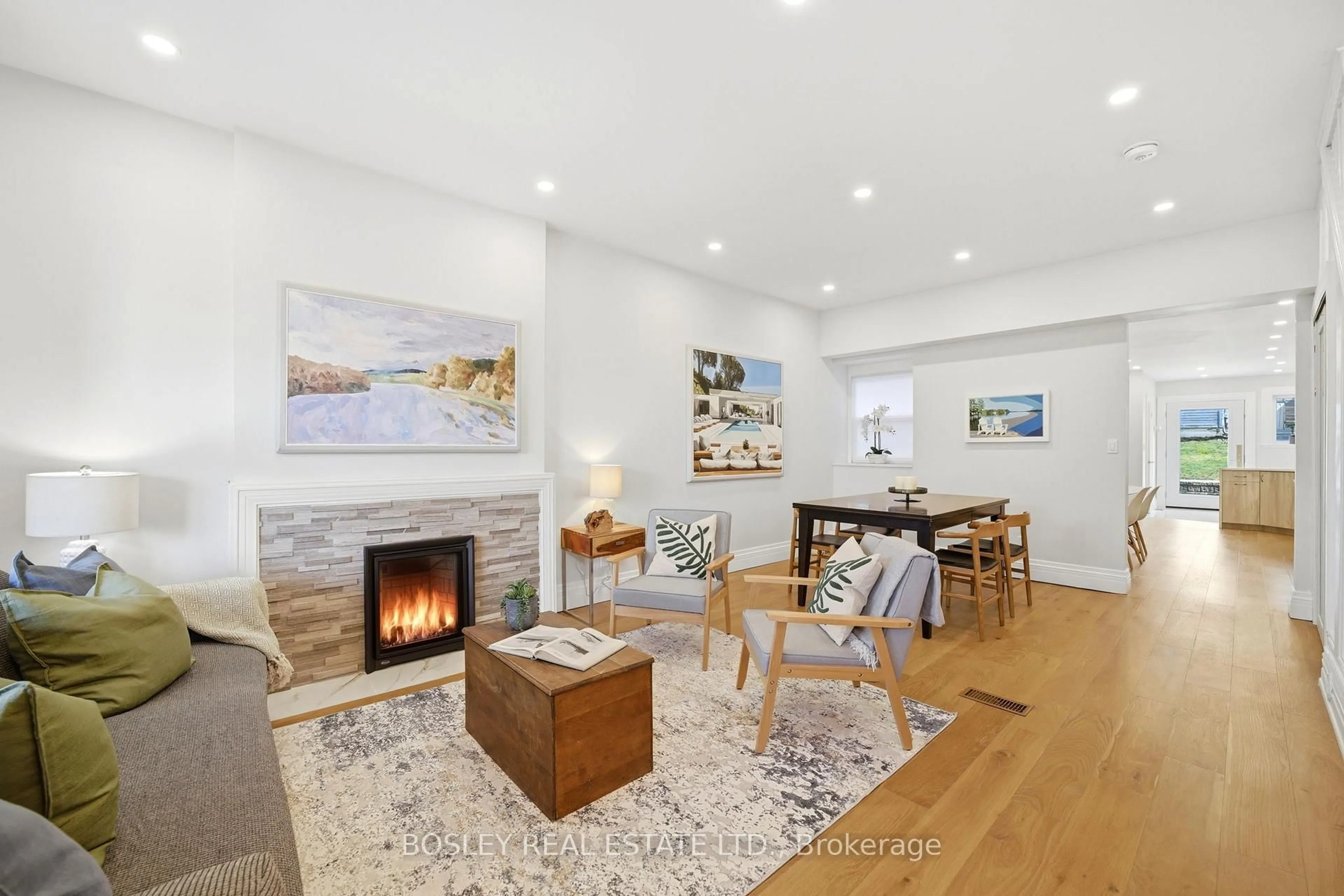 Living room with furniture, unknown for 43 Gilbert Ave, Toronto Ontario M6E 4W2