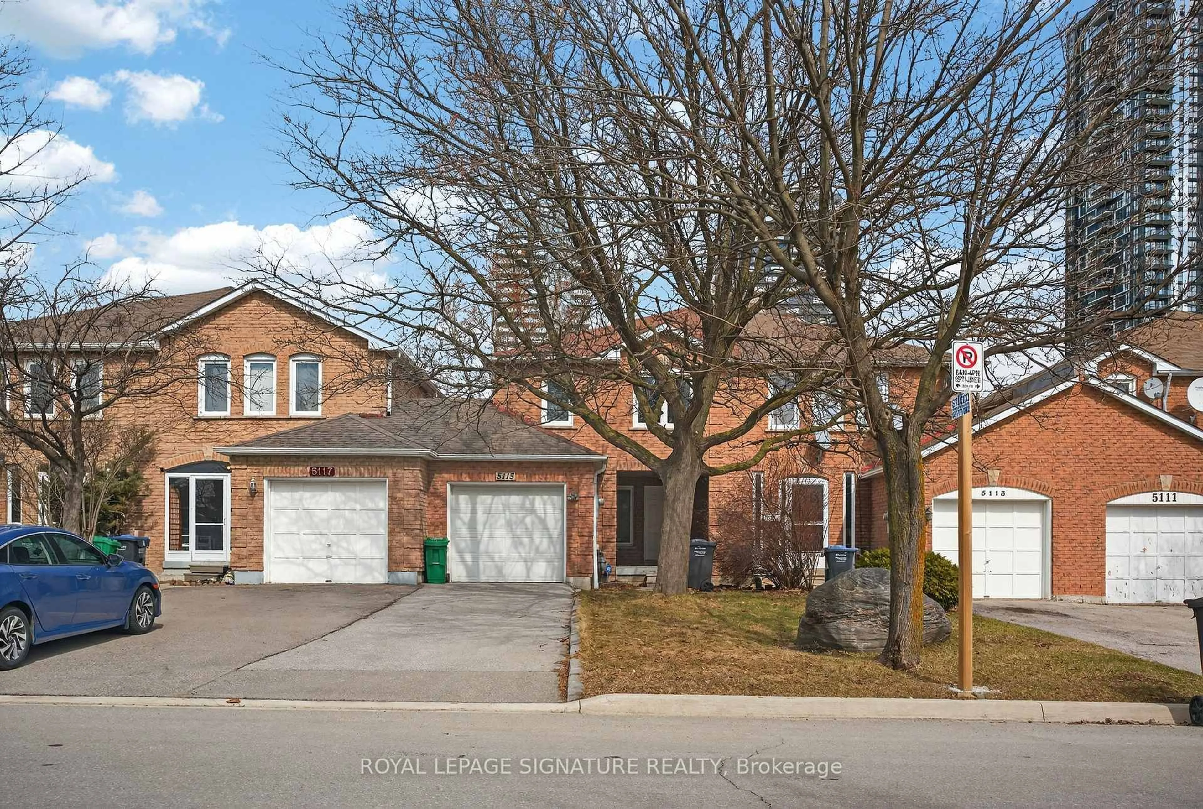 Home with brick exterior material, street for 5115 Salishan Circ, Mississauga Ontario L5R 3E8