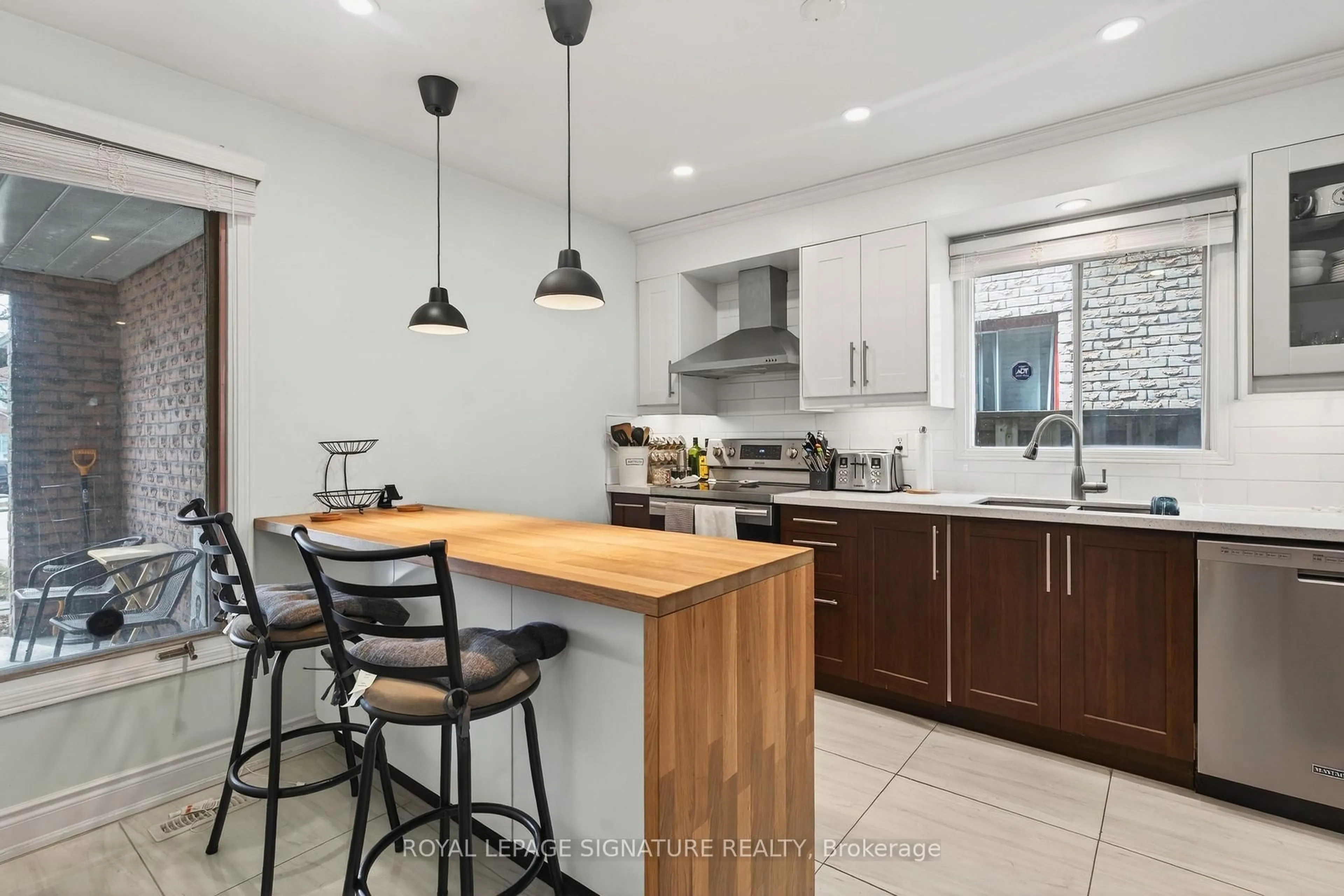 Open concept kitchen, unknown for 5115 Salishan Circ, Mississauga Ontario L5R 3E8