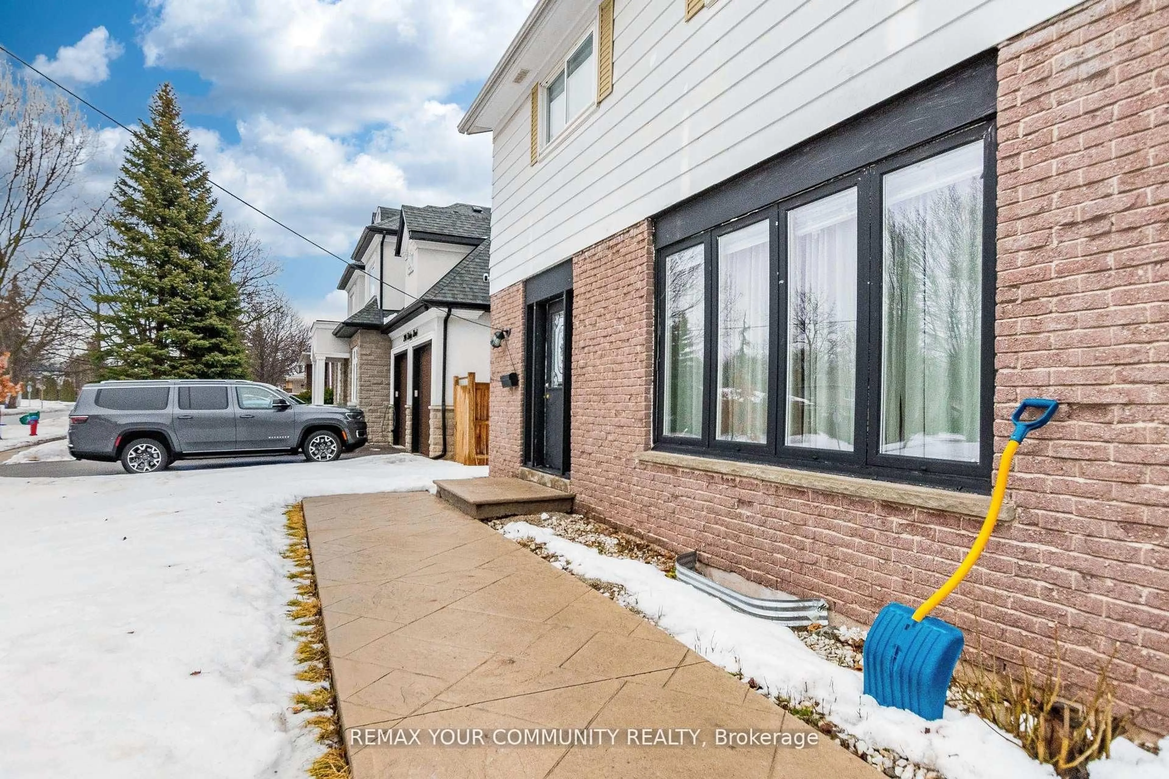 Home with brick exterior material, street for 2202 Bridge Rd, Oakville Ontario L6L 2G3