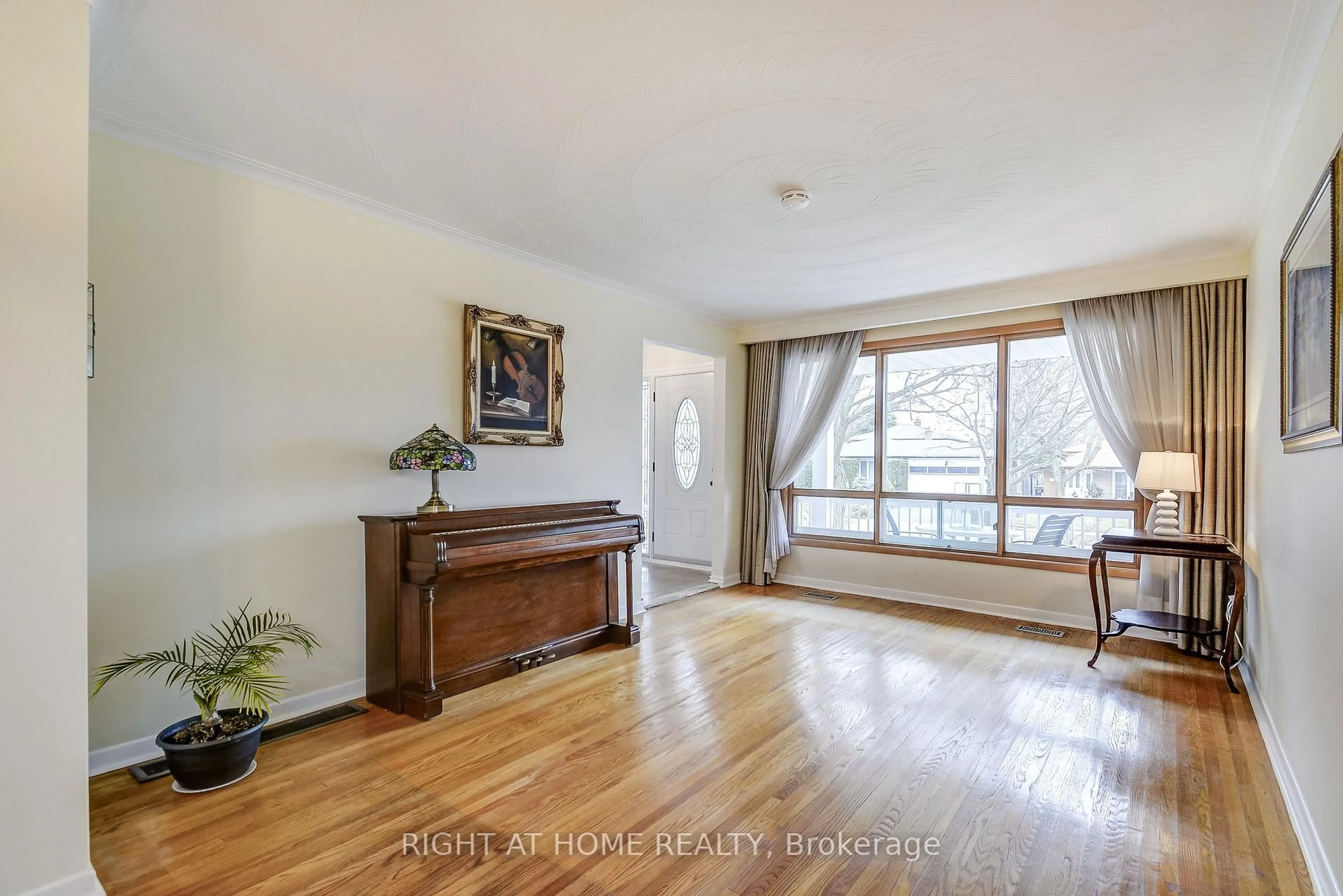 Unknown for 575 Eversley Dr, Mississauga Ontario L5A 2E1