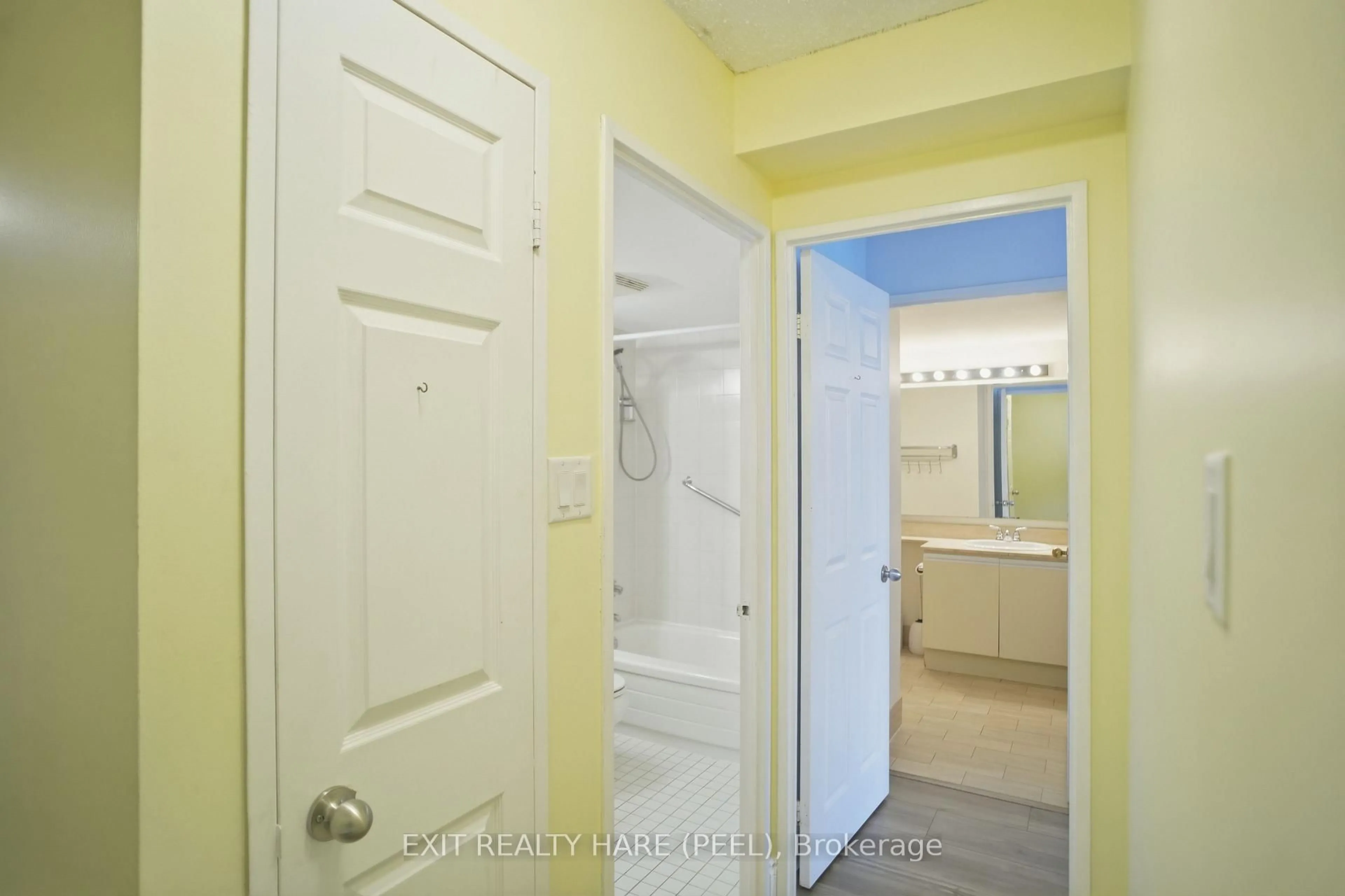 Unknown for 5 Lisa St #407, Brampton Ontario L6T 4T4