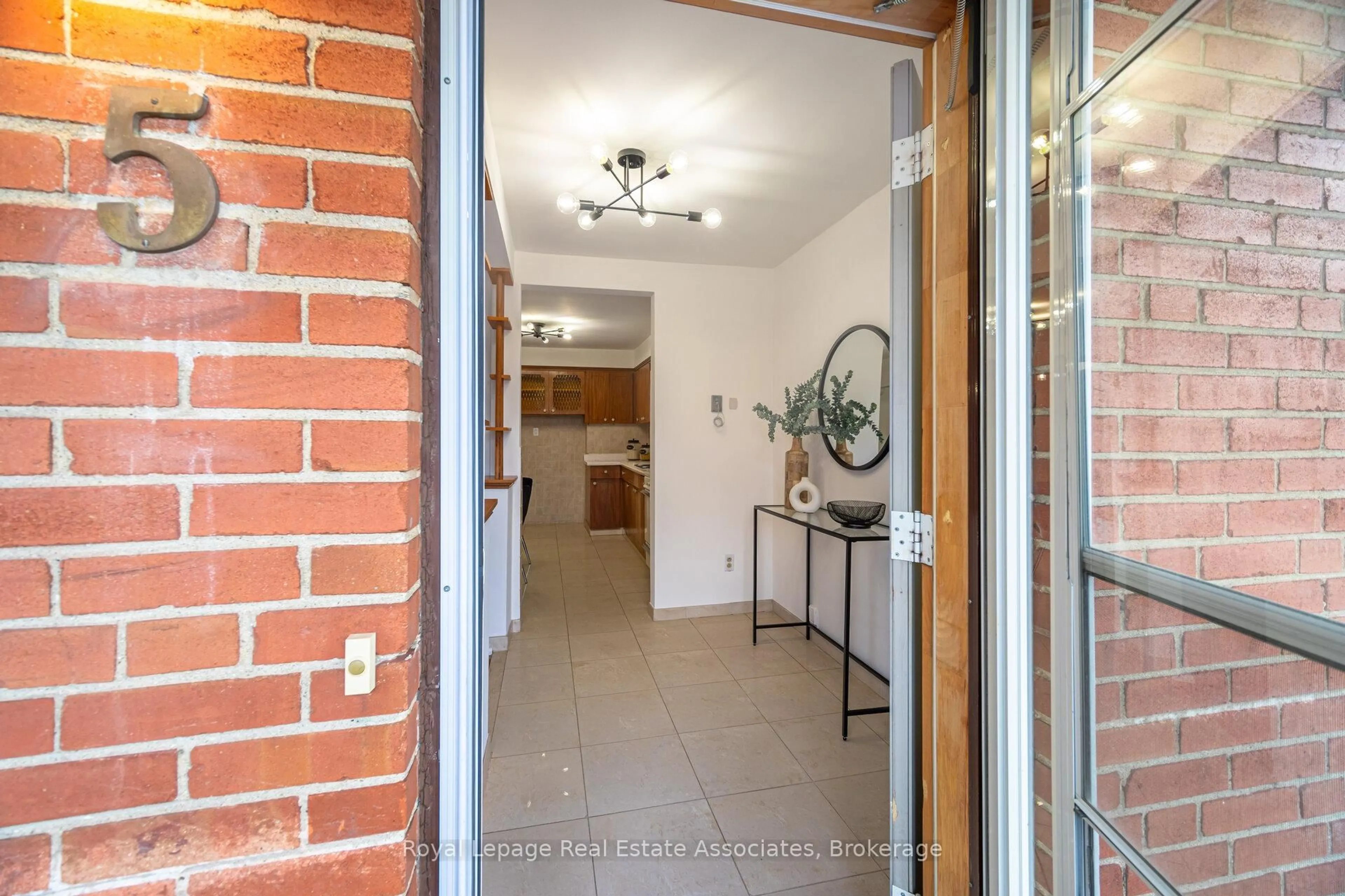 Indoor entryway for 5 Rosewood Ave, Toronto Ontario M8Z 1X3