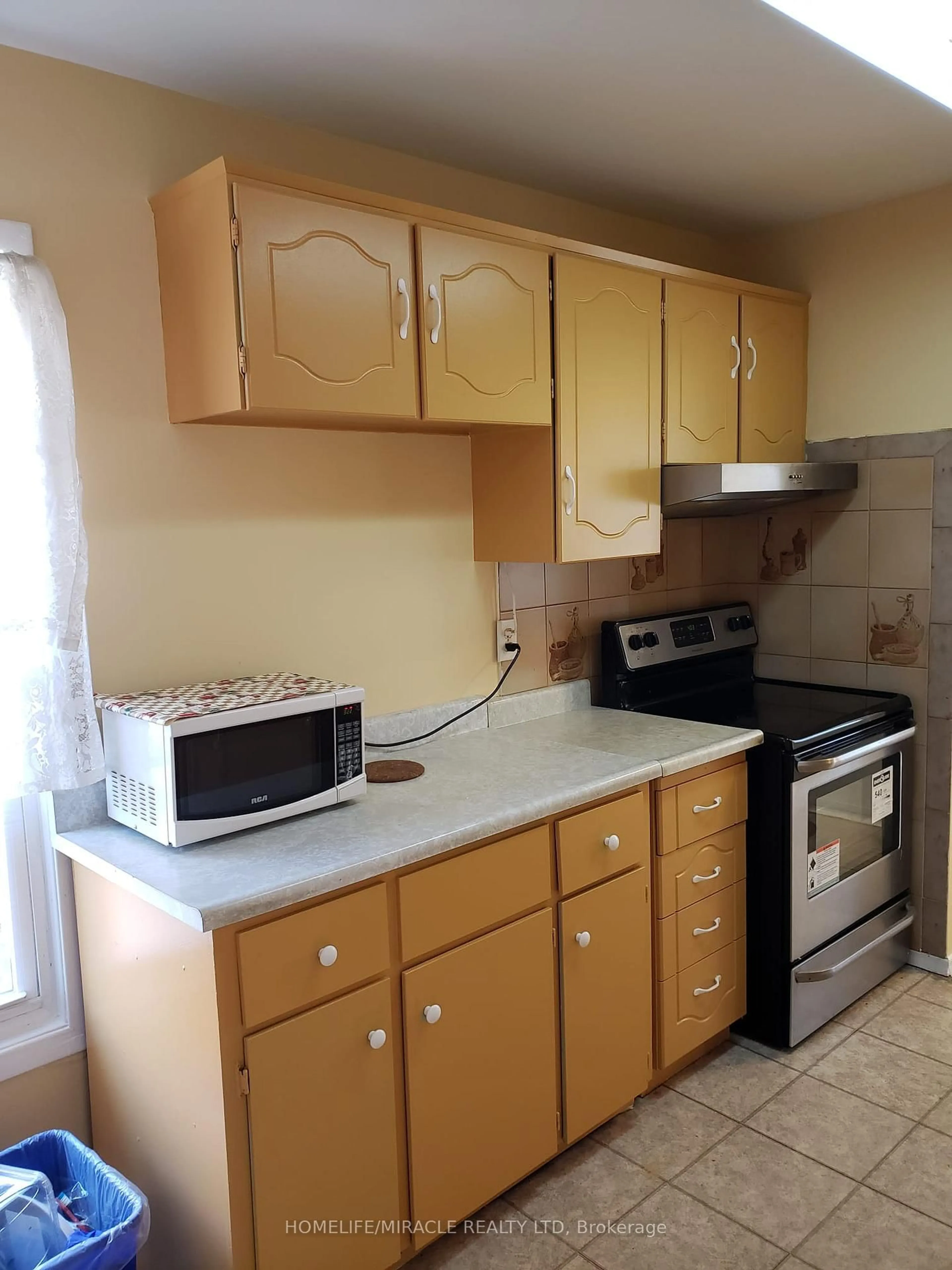 Standard kitchen, unknown for 505 SILVERSTONE Dr, Toronto Ontario M9V 4G8