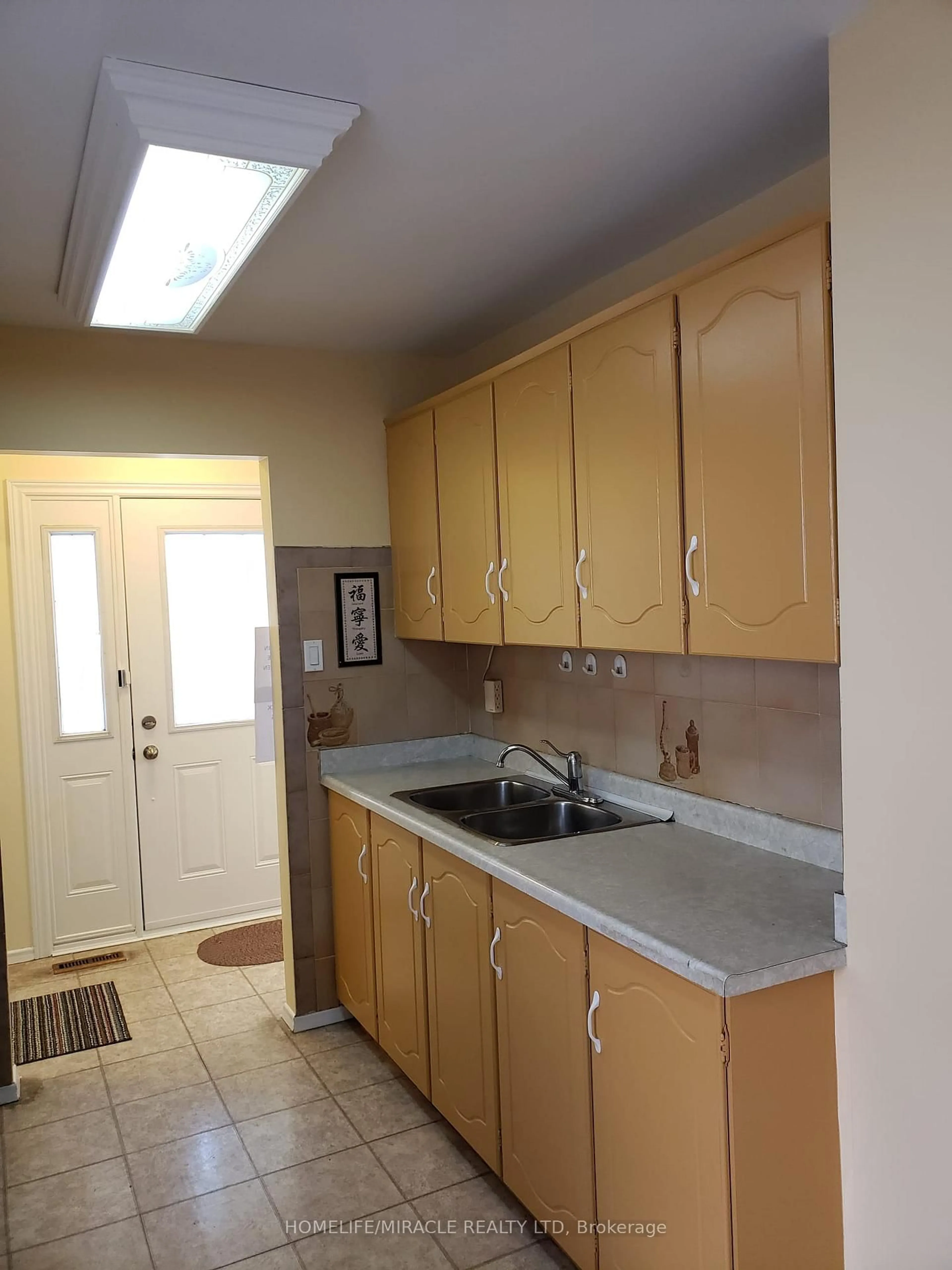 Standard kitchen, unknown for 505 SILVERSTONE Dr, Toronto Ontario M9V 4G8