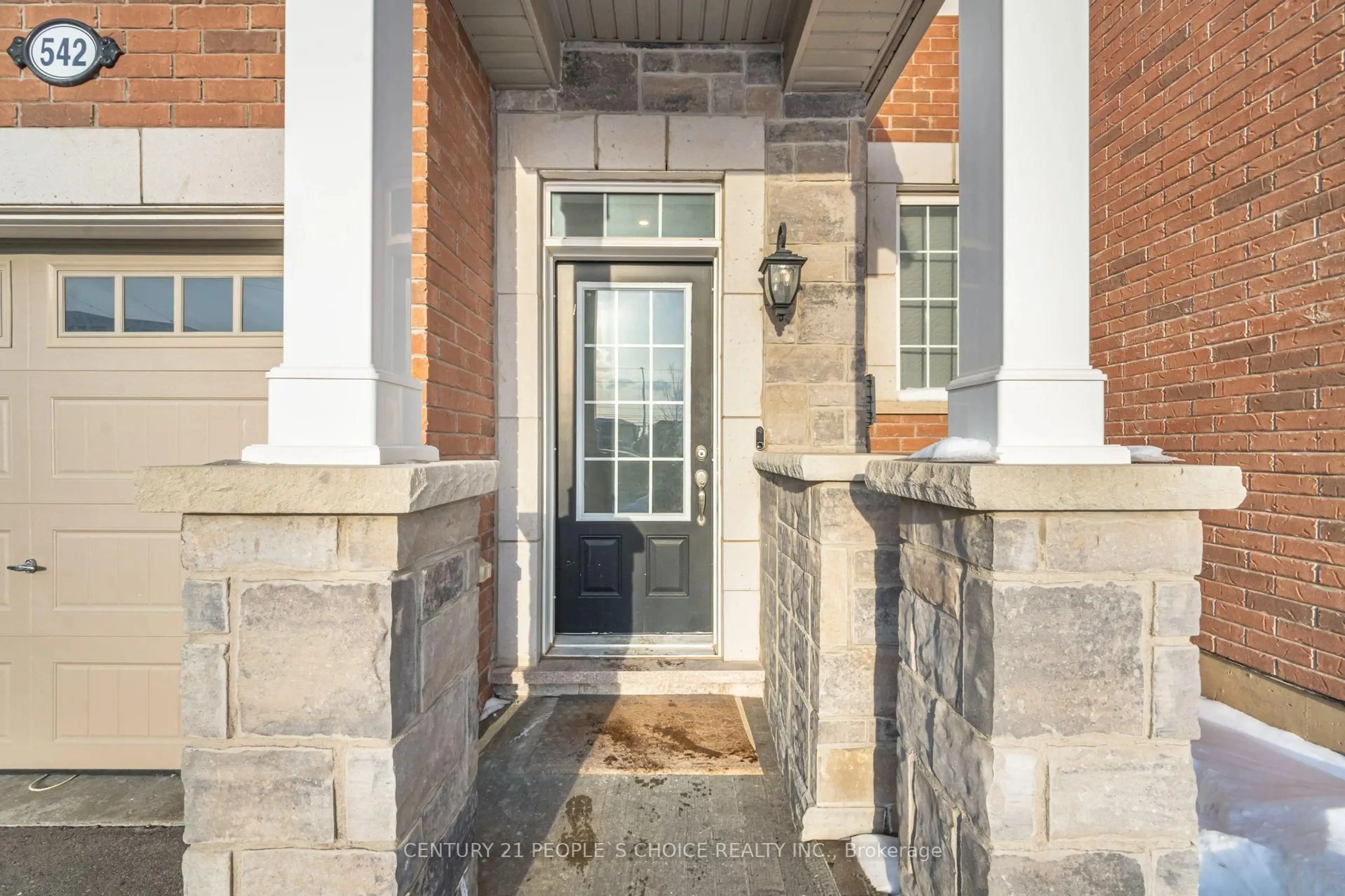 Indoor entryway for 542 FIR Crt, Milton Ontario L9T 7E7