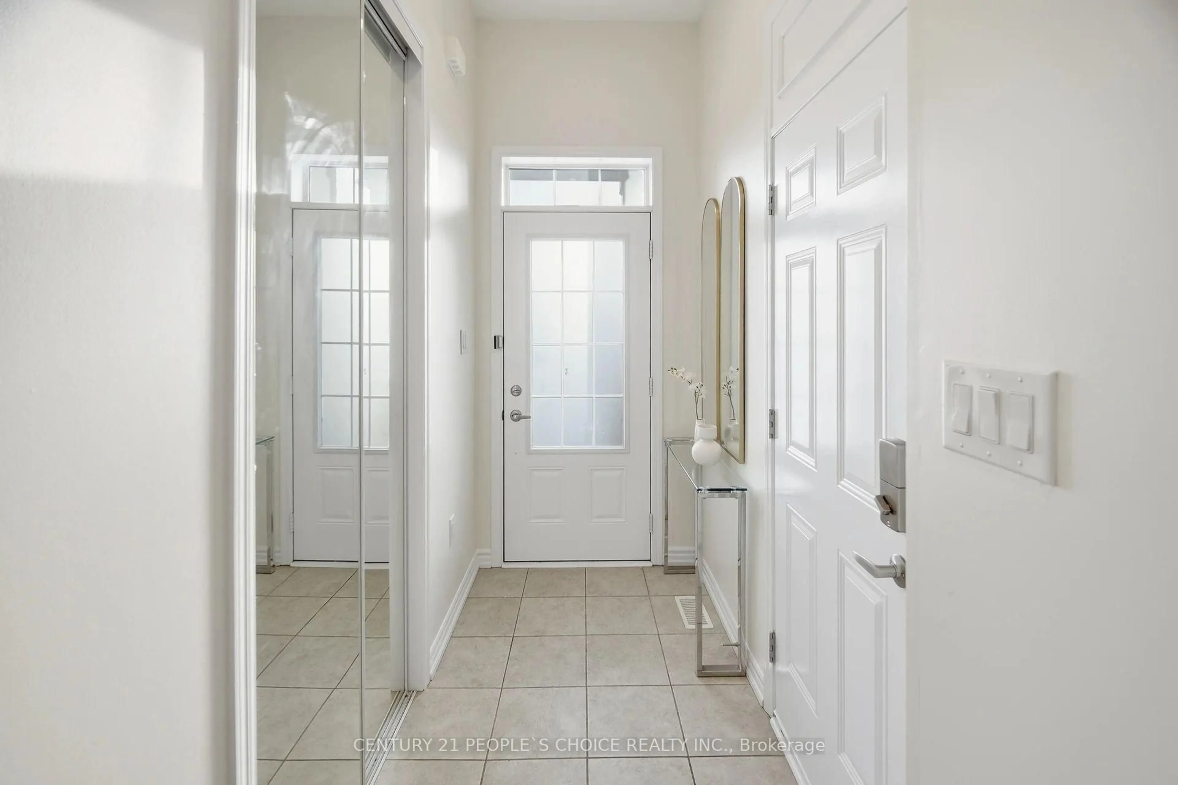 Indoor entryway for 542 FIR Crt, Milton Ontario L9T 7E7