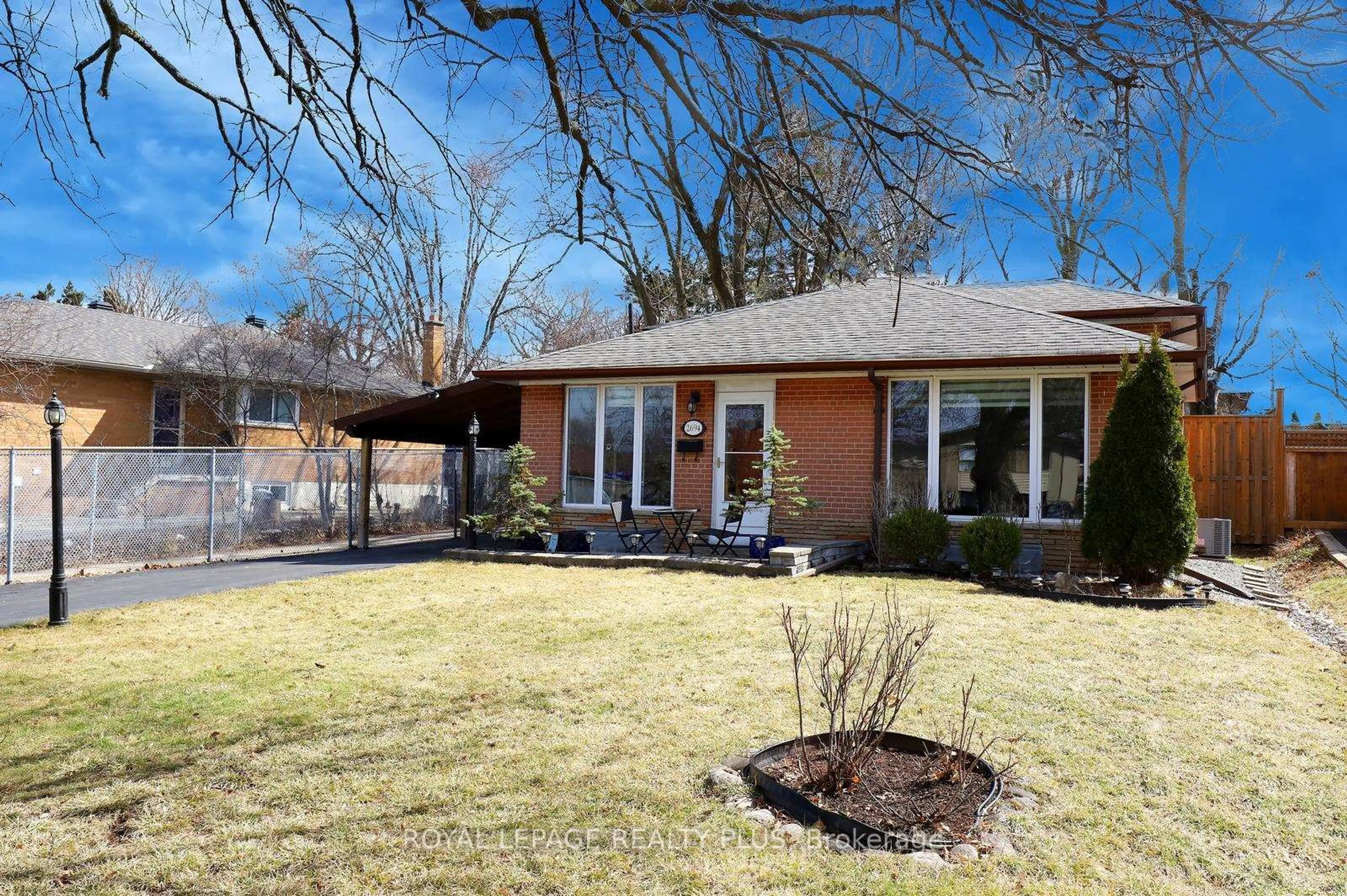 Home with brick exterior material, street for 2694 Truscott Dr, Mississauga Ontario L5J 2B7