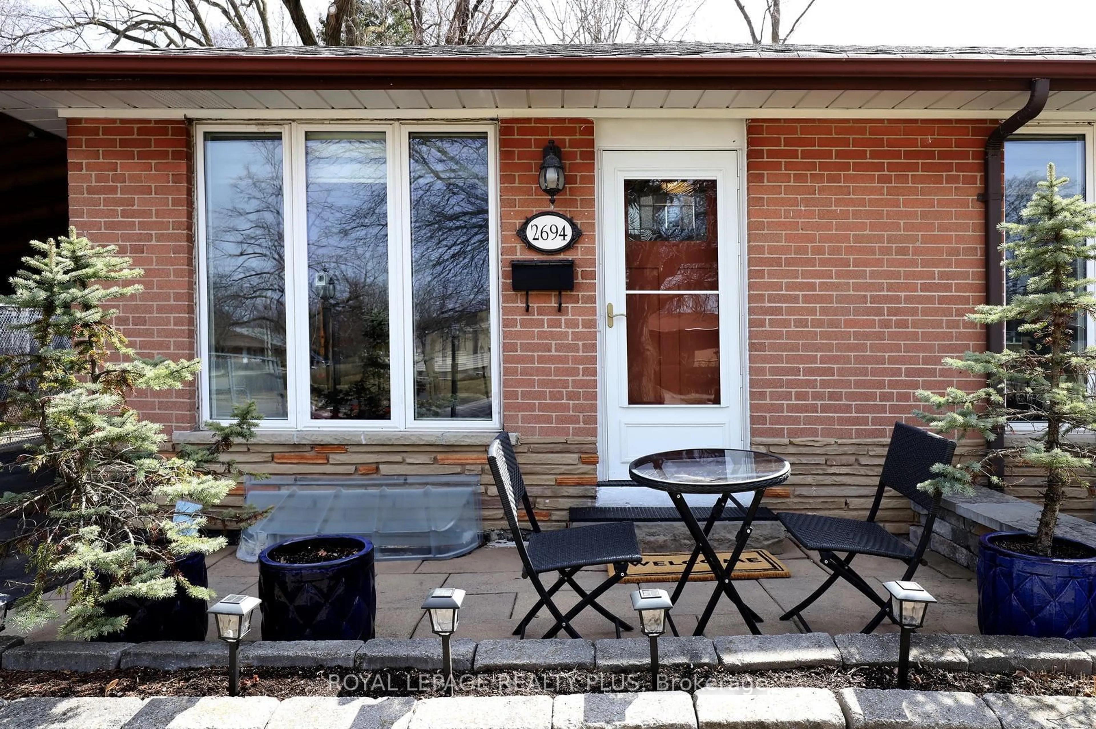 Patio, street for 2694 Truscott Dr, Mississauga Ontario L5J 2B7