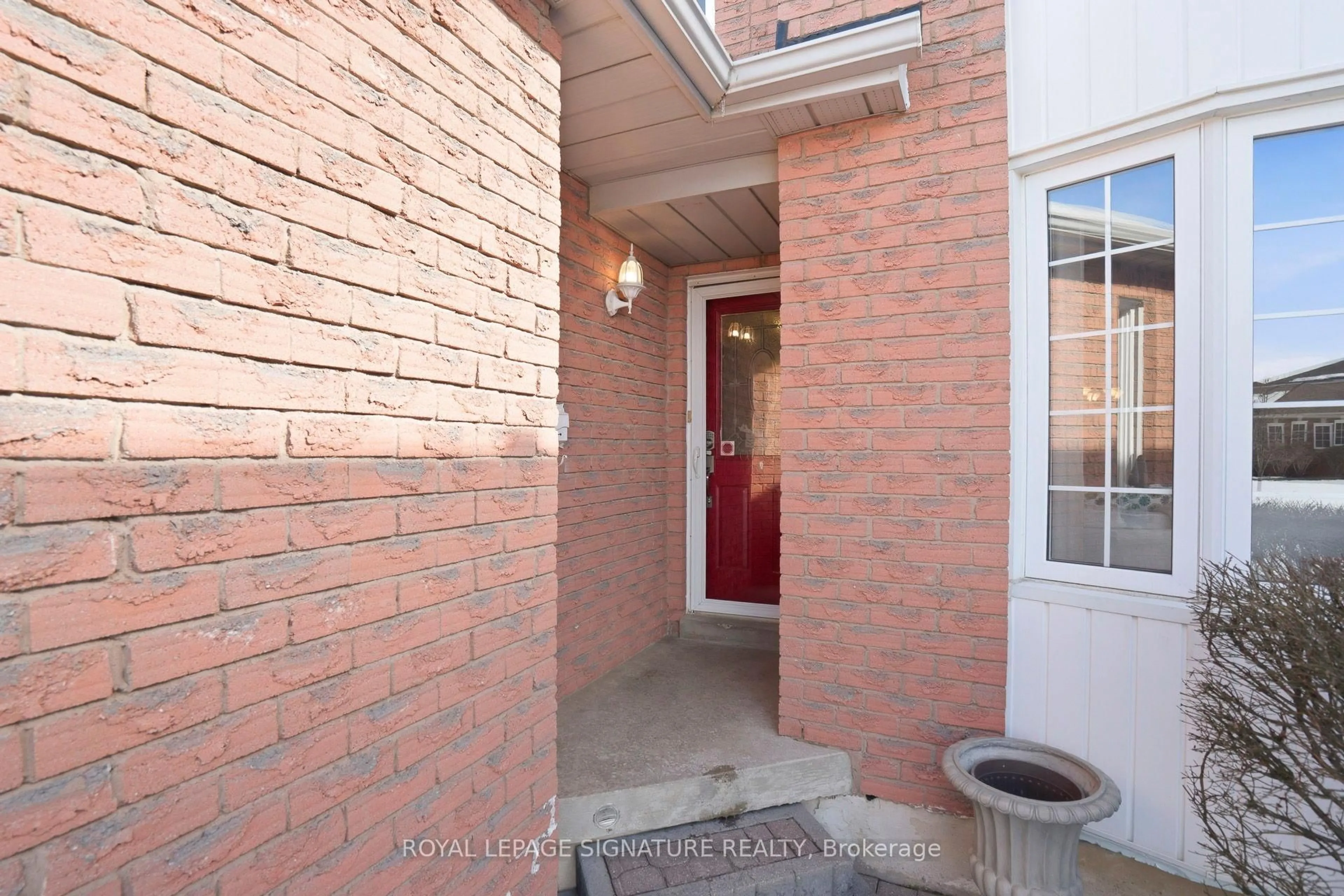 Indoor entryway for 18 Webster Way, Halton Hills Ontario L7G 5J7