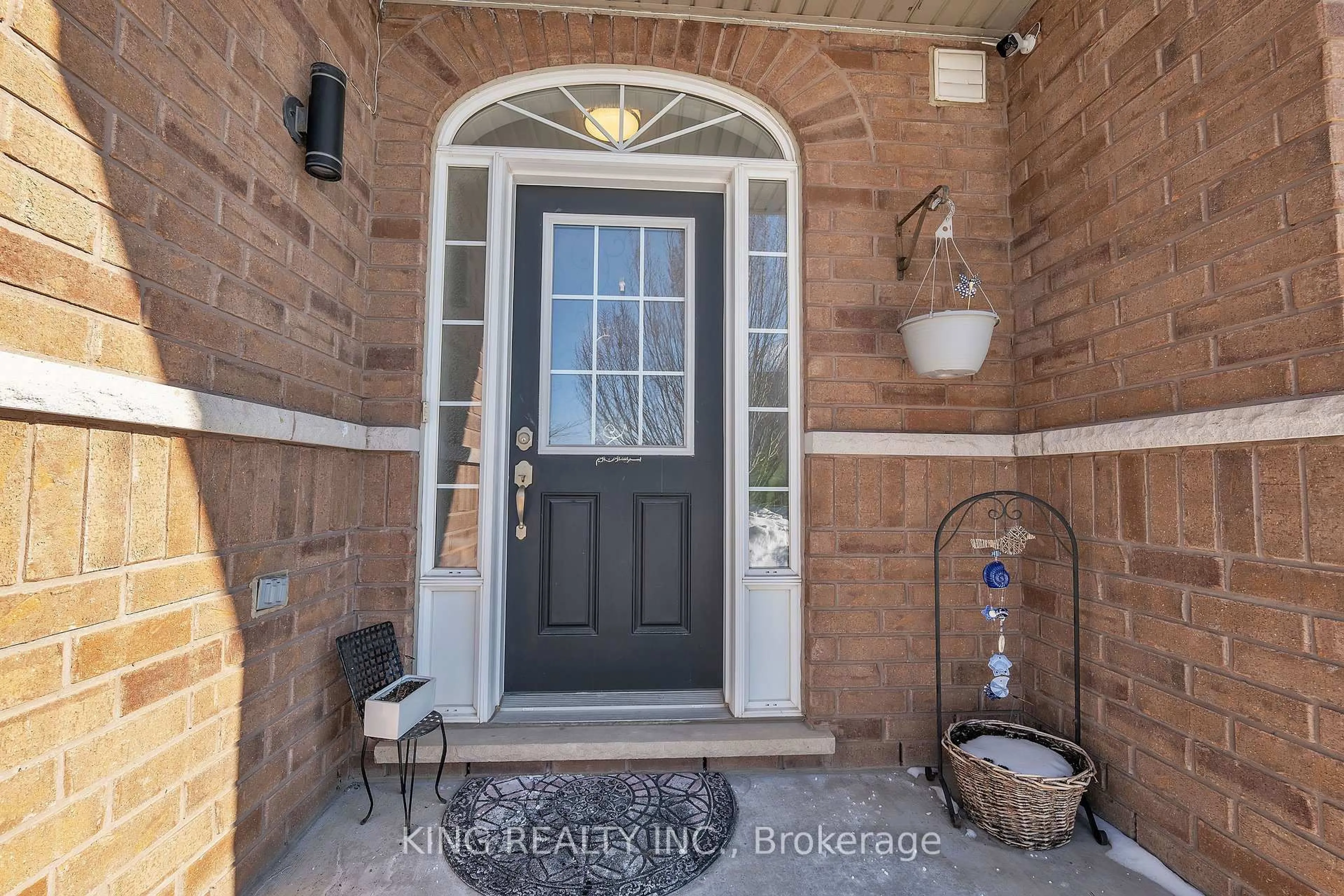 Indoor entryway for 651 Farmstead Dr #74, Milton Ontario L9T 7W2