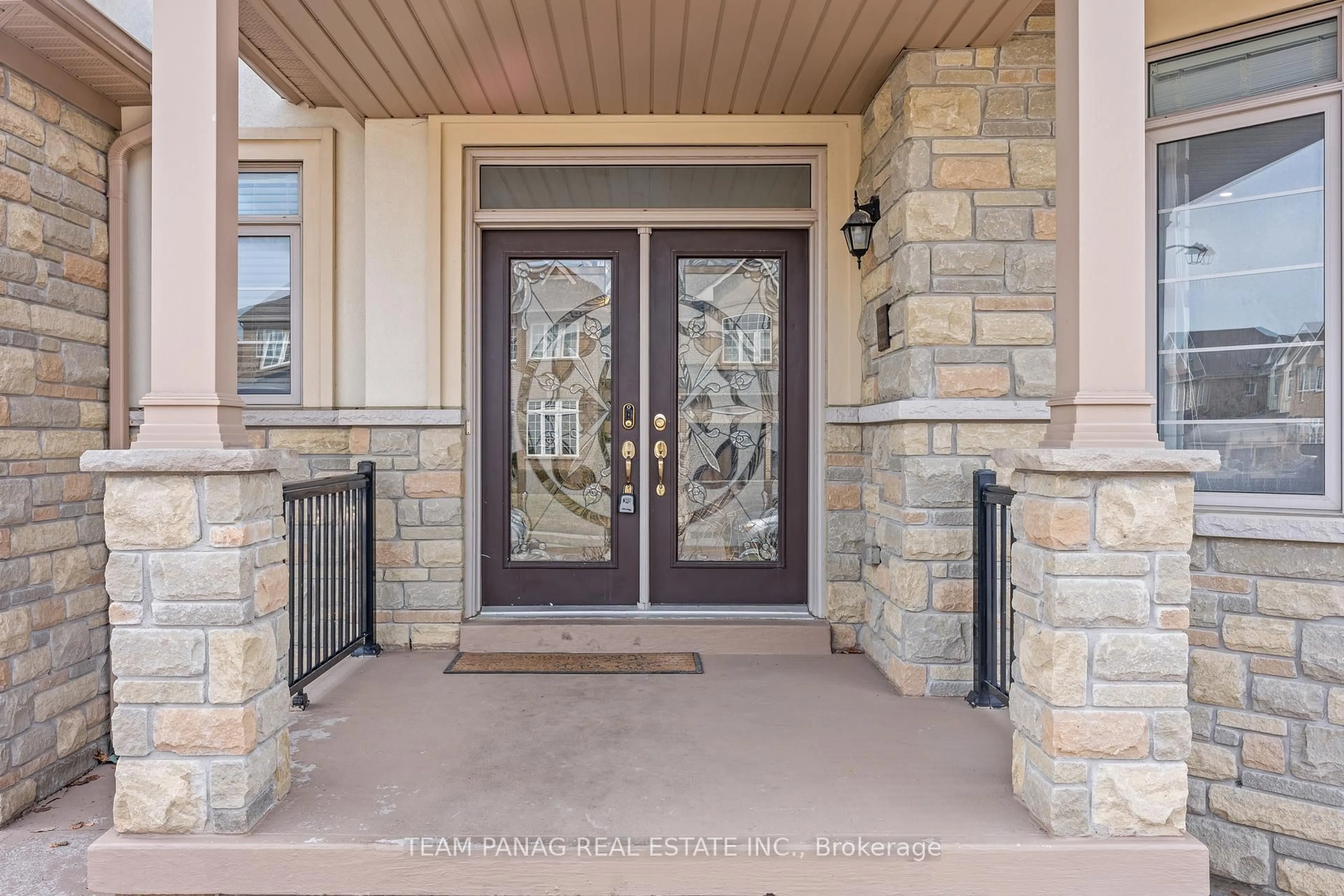 Indoor entryway for 56 Leparc Rd, Brampton Ontario L6P 2K7