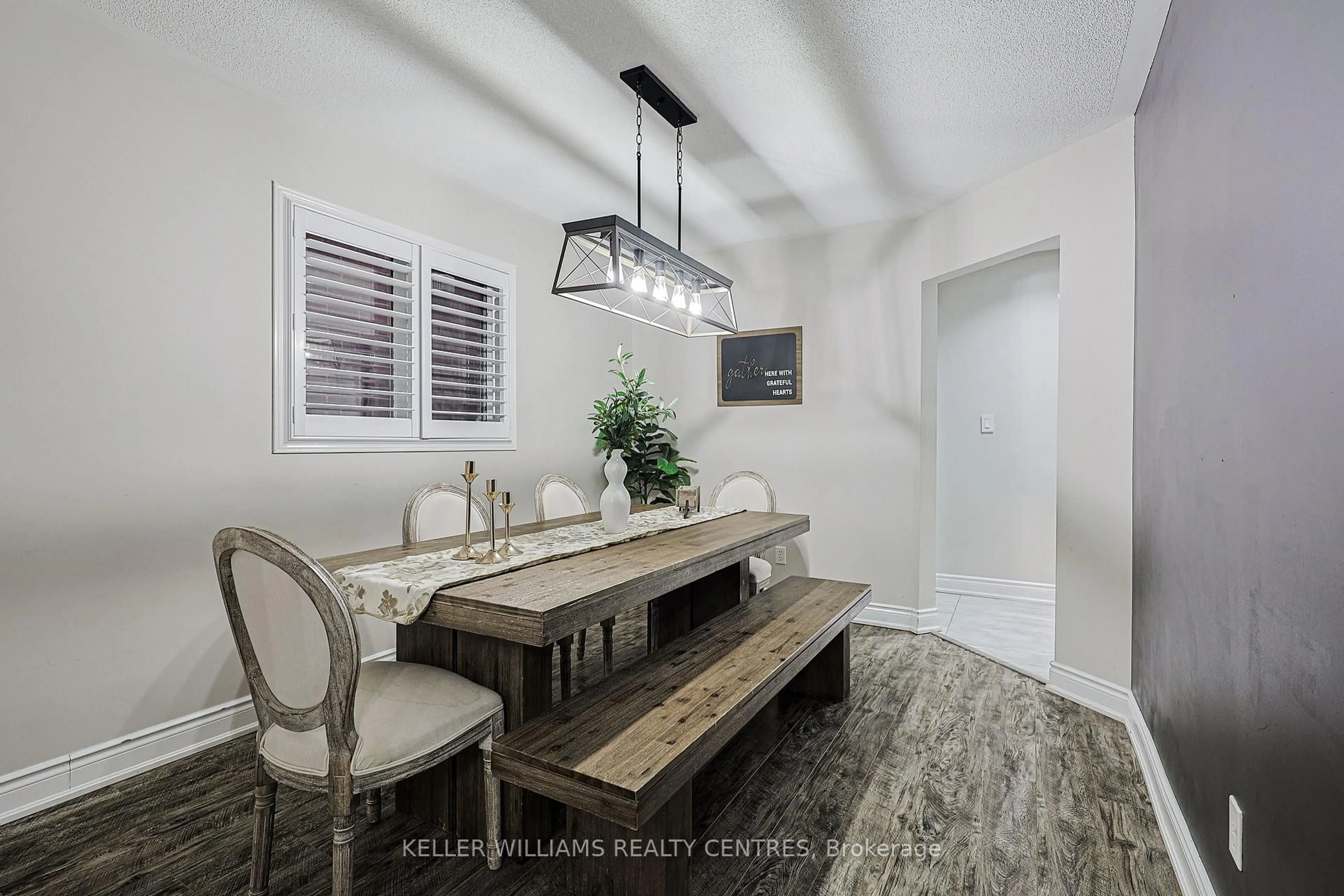 Dining room, ceramic/tile floor for 325 Marshall Cres, Orangeville Ontario L9W 4Y3