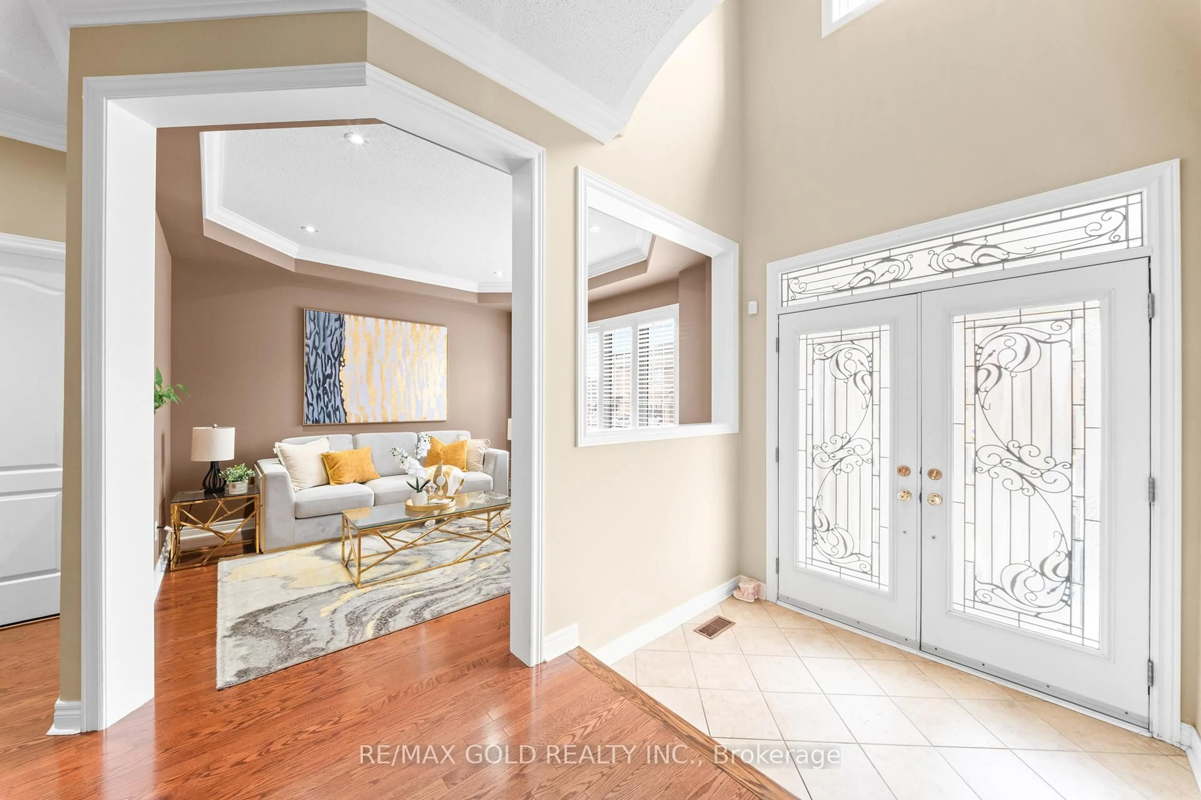 Indoor entryway for 14 Crevice Gate, Brampton Ontario L6R 2X5