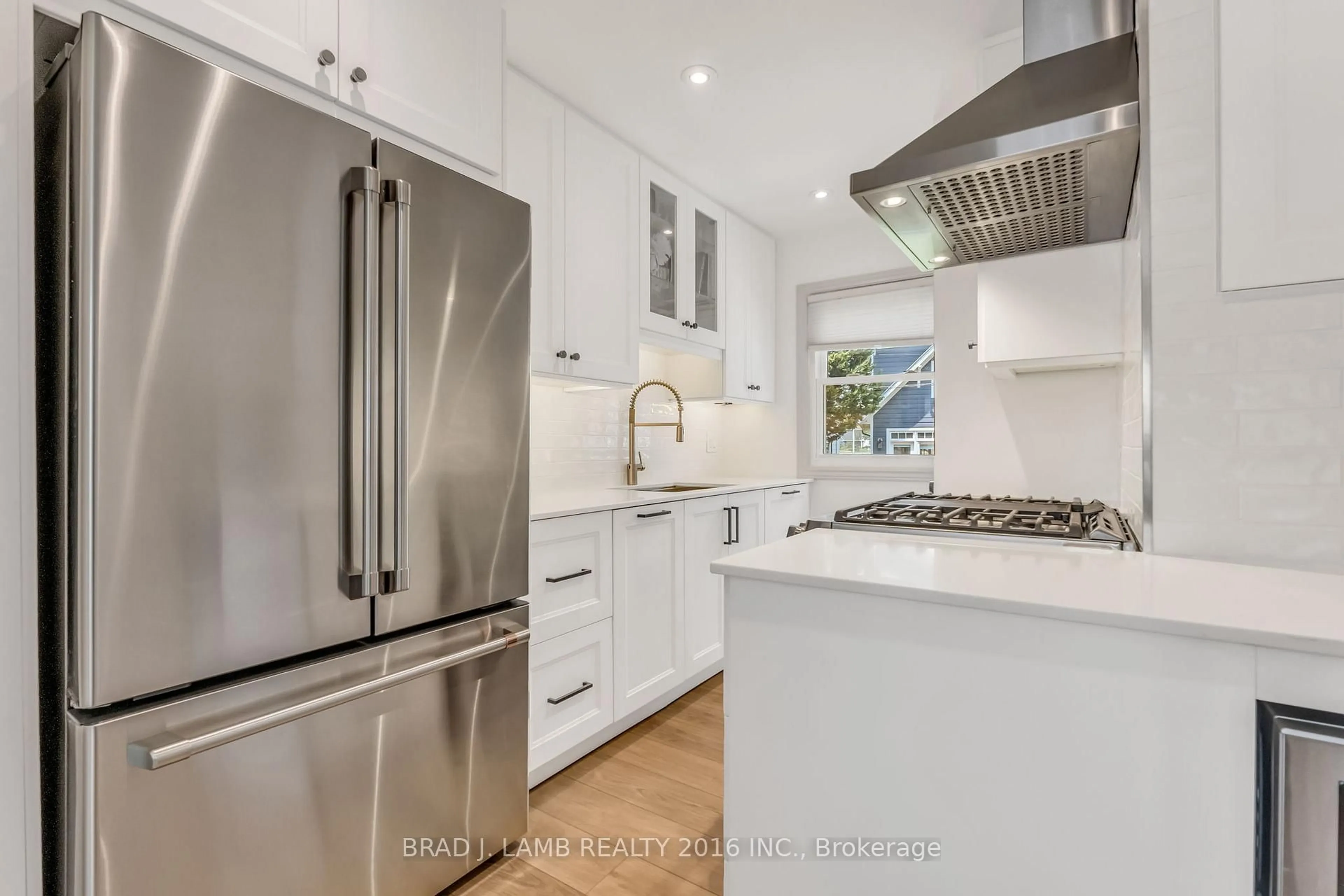 Contemporary kitchen, unknown for 794 The Queensway, Toronto Ontario M8Z 1N5