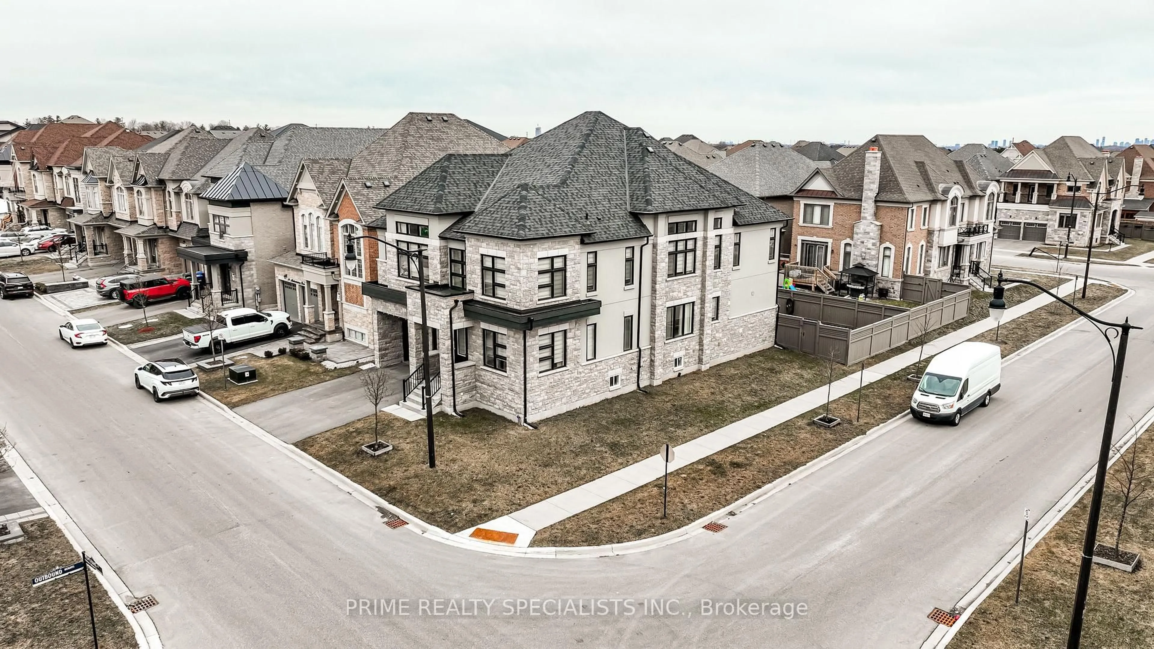 A pic from outside/outdoor area/front of a property/back of a property/a pic from drone, street for 21 MIDMORNING Rd, Brampton Ontario L6X 5P7