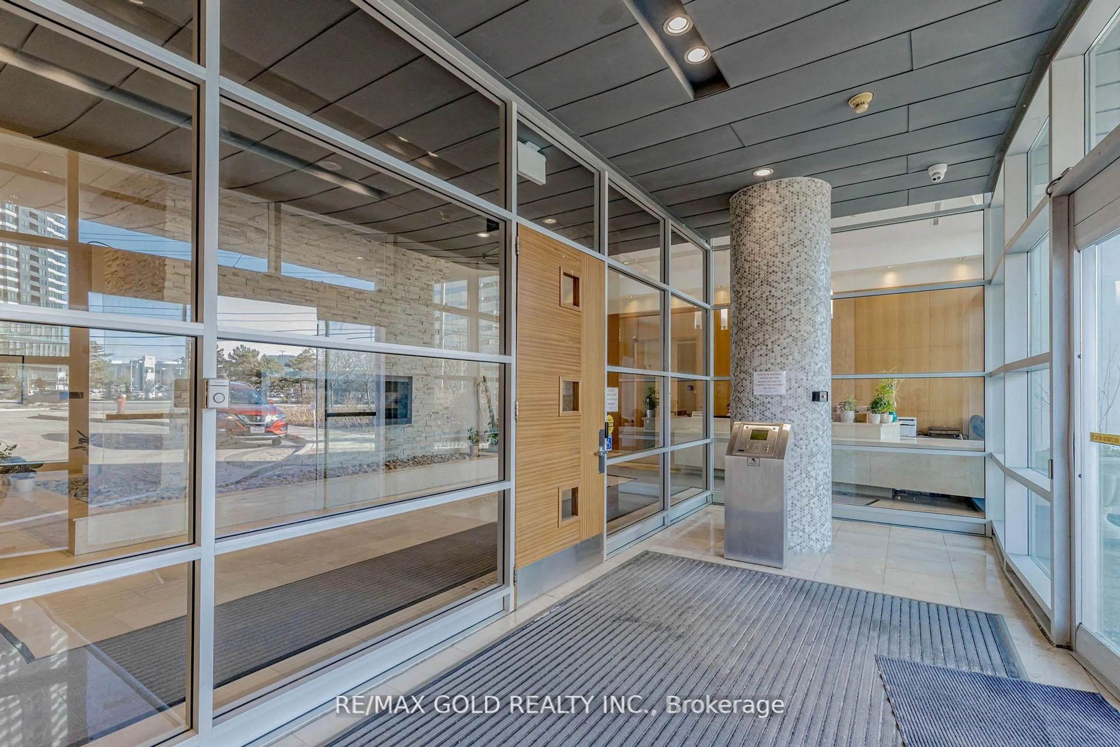 Indoor foyer for 220 Burnhamthorpe Rd #1106, Mississauga Ontario L5B 4N4