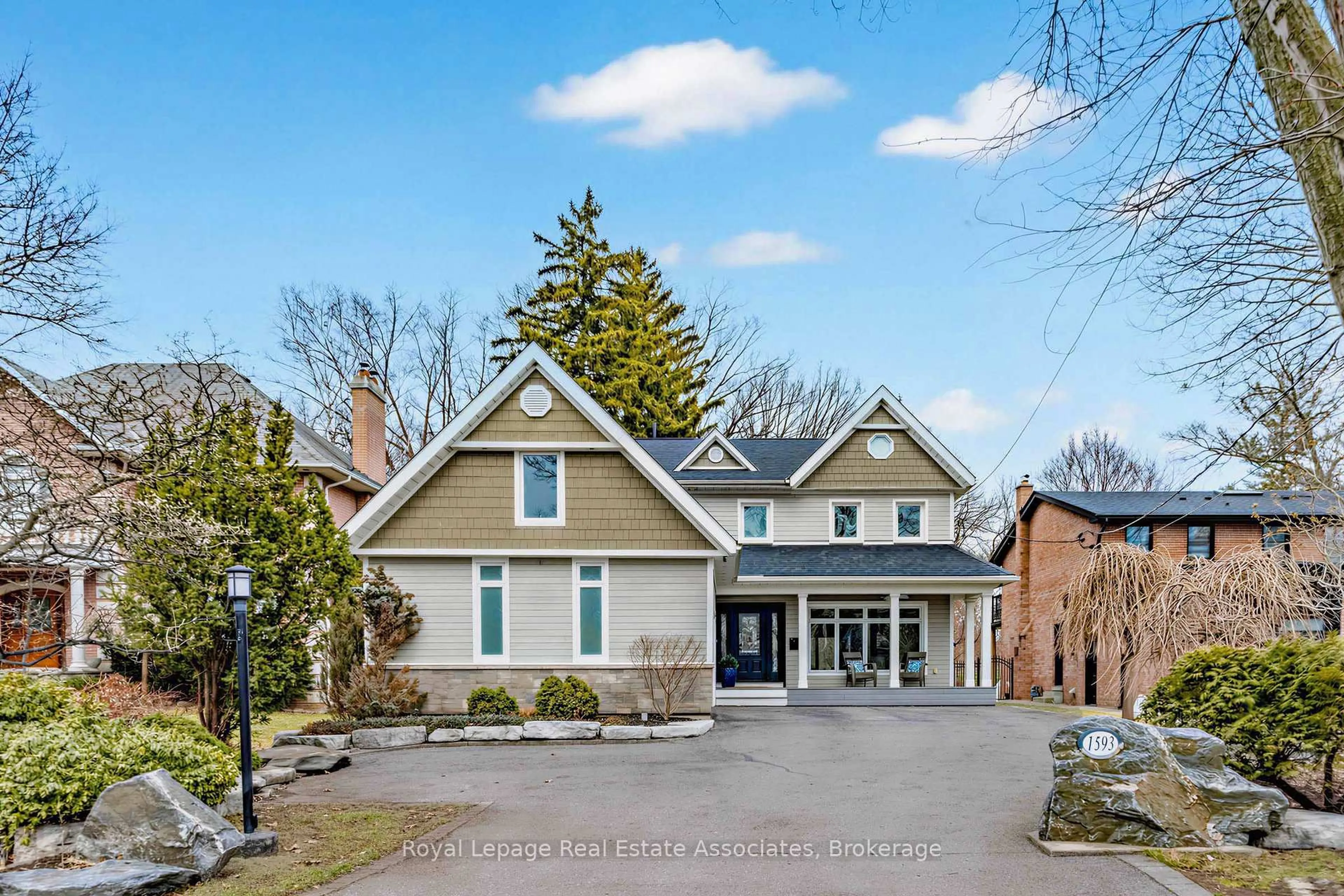 Home with brick exterior material, street for 1593 Glenburnie Rd, Mississauga Ontario L5G 3C9