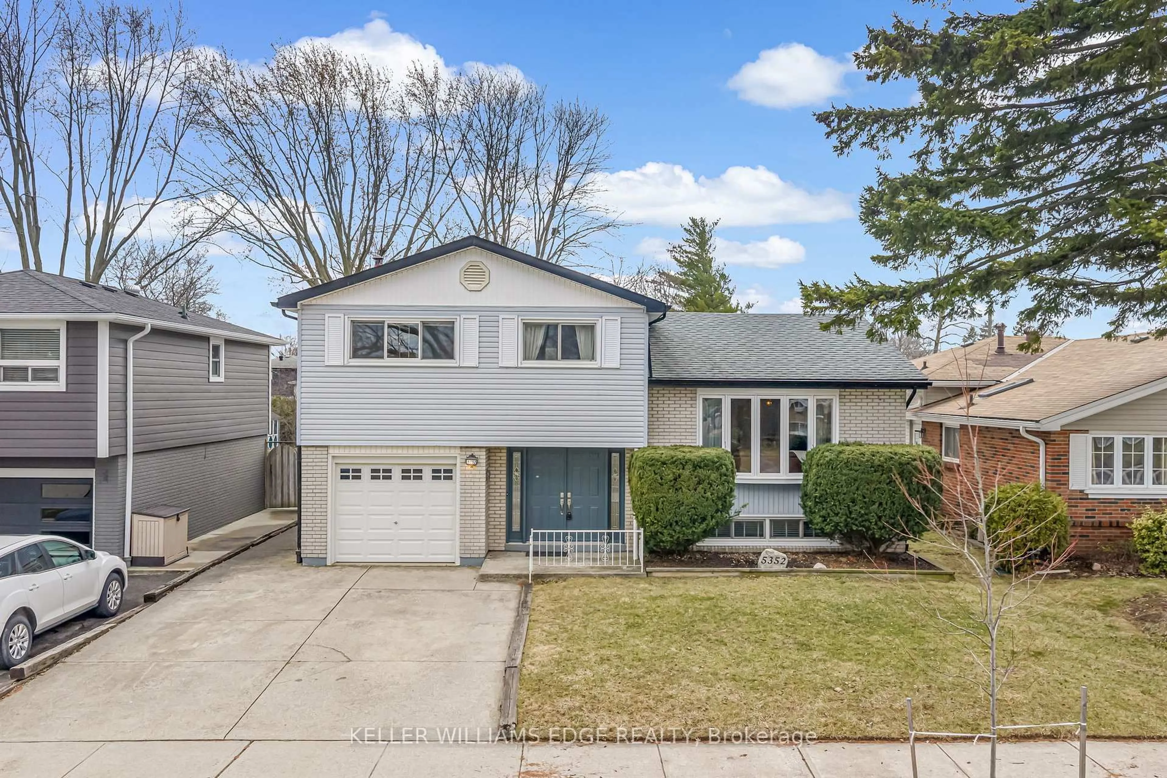 Home with vinyl exterior material, street for 5352 Salem Rd, Burlington Ontario L7L 3X3